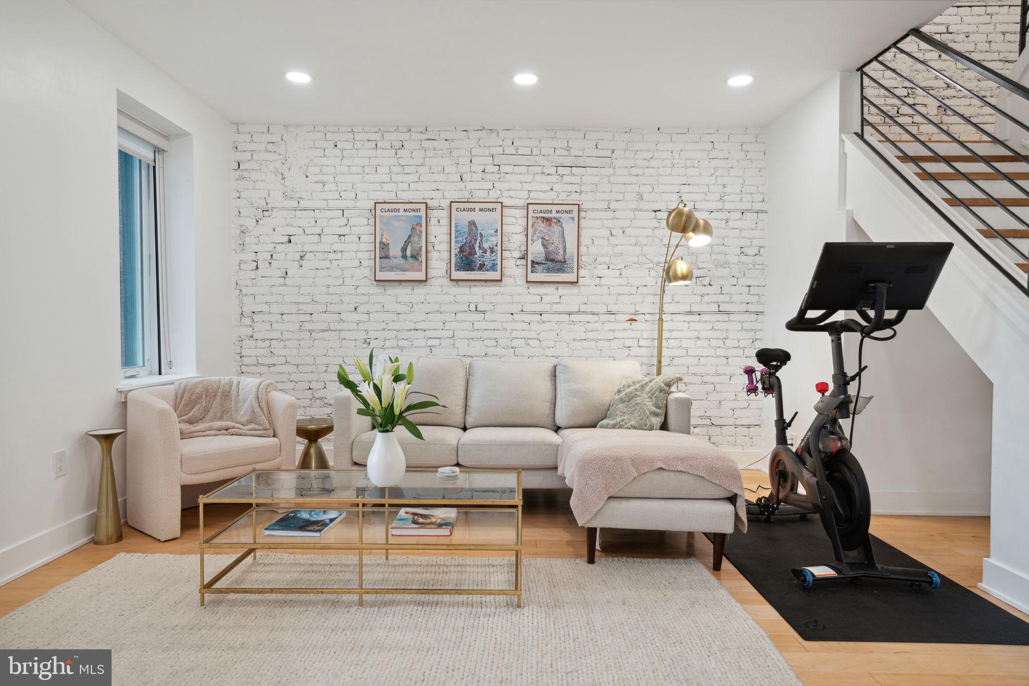 GARDEN COURT - Residential