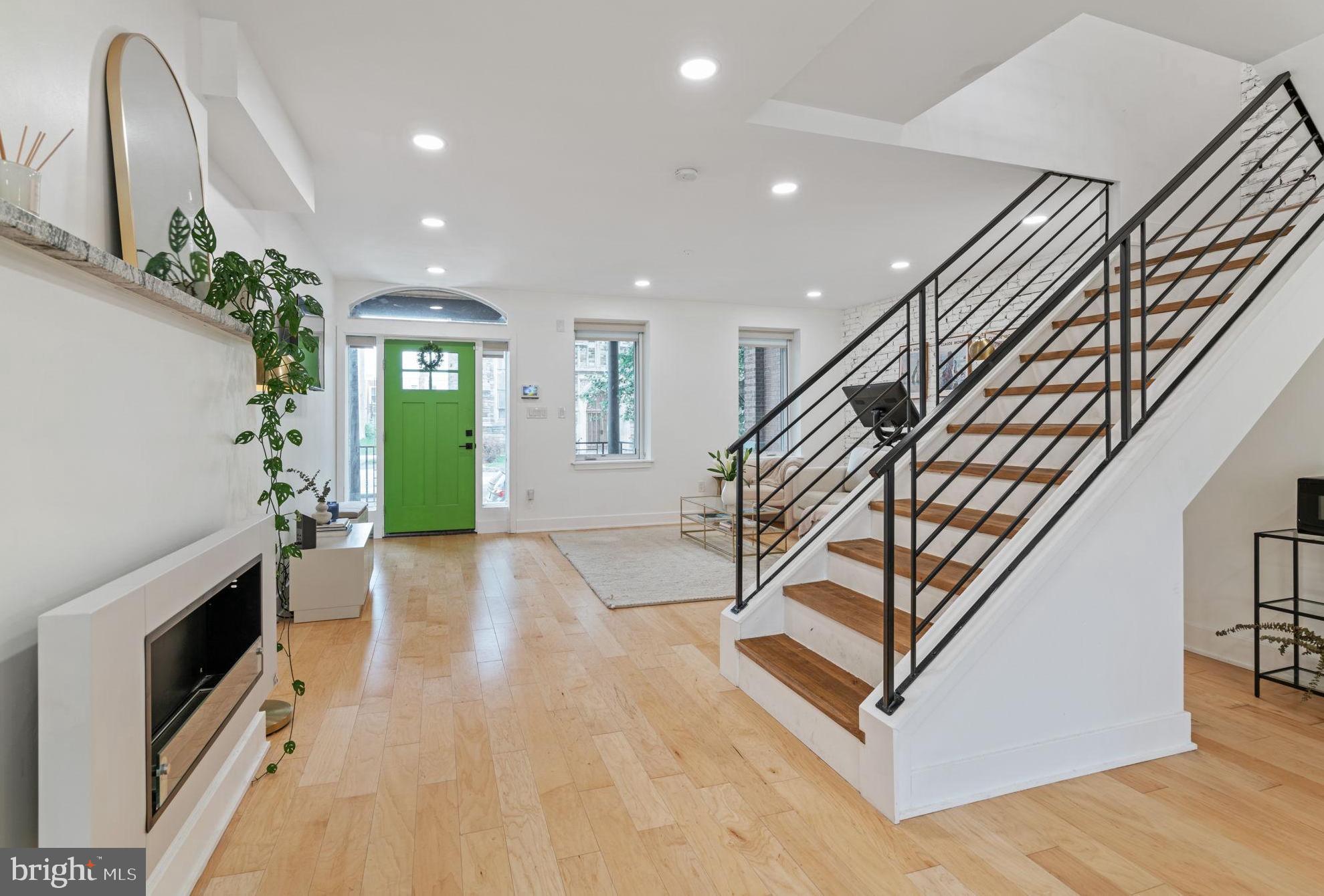 GARDEN COURT - Residential