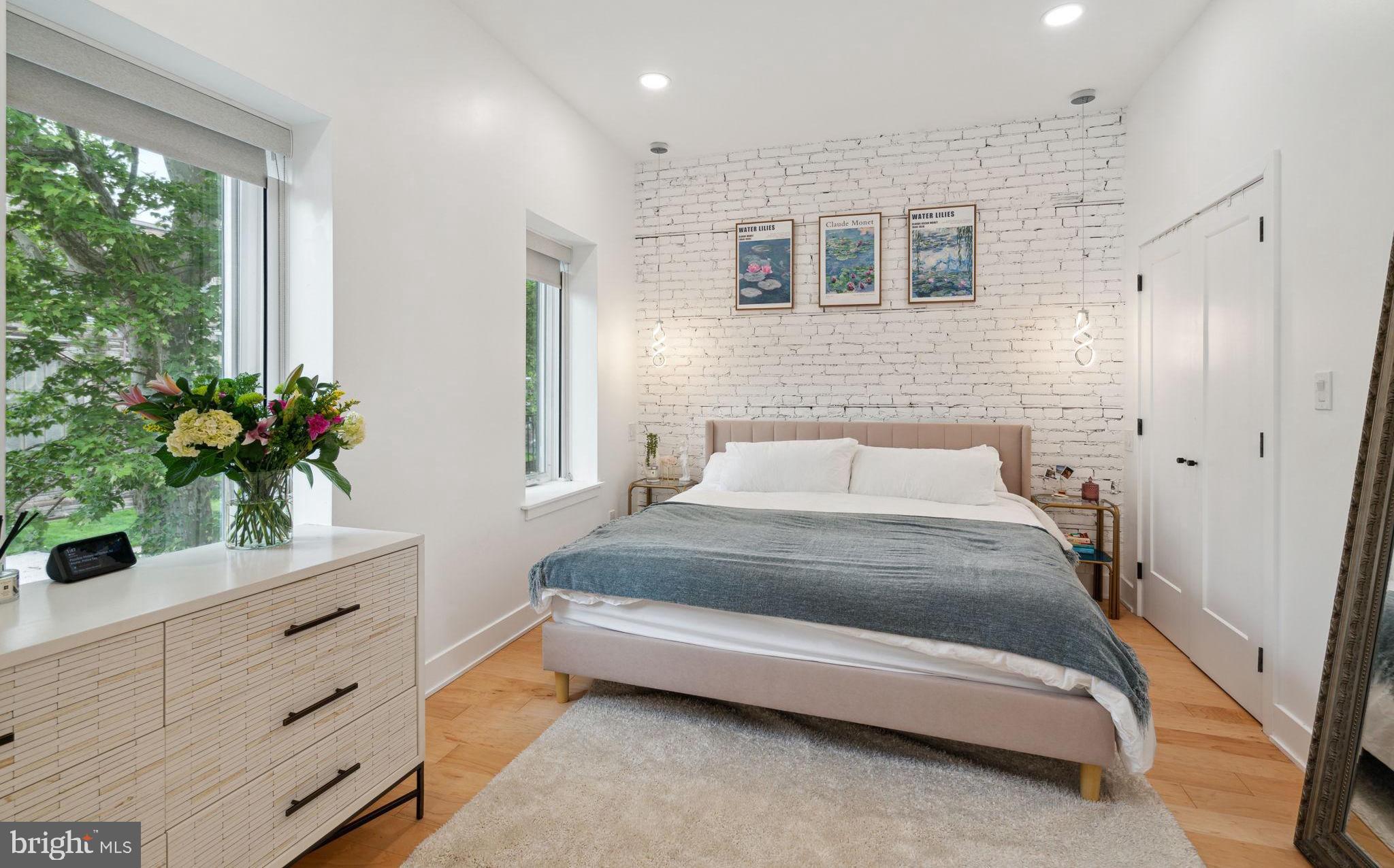 GARDEN COURT - Residential