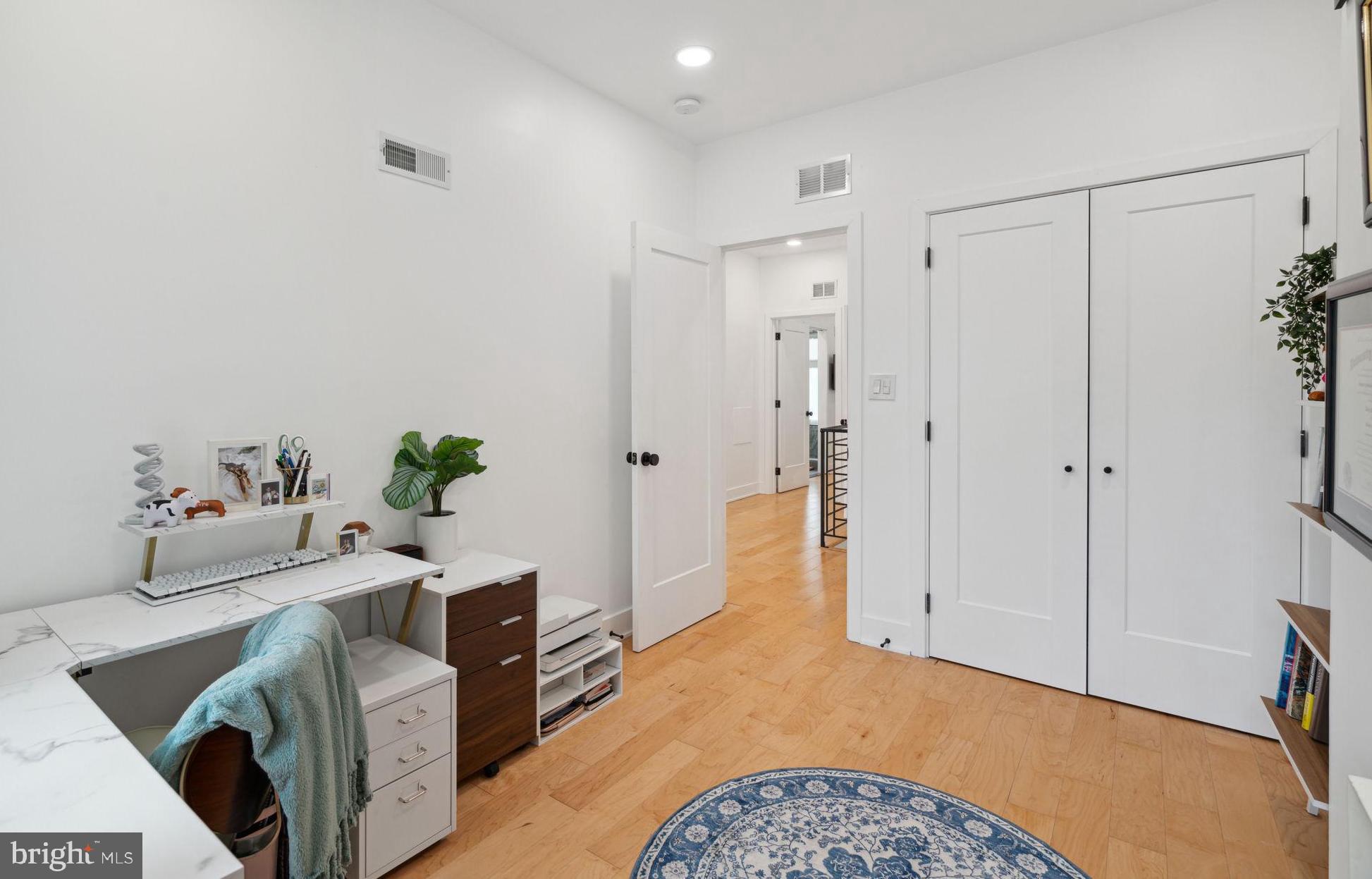 GARDEN COURT - Residential