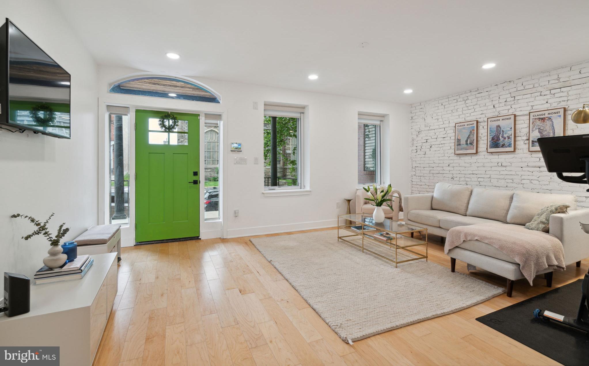 GARDEN COURT - Residential