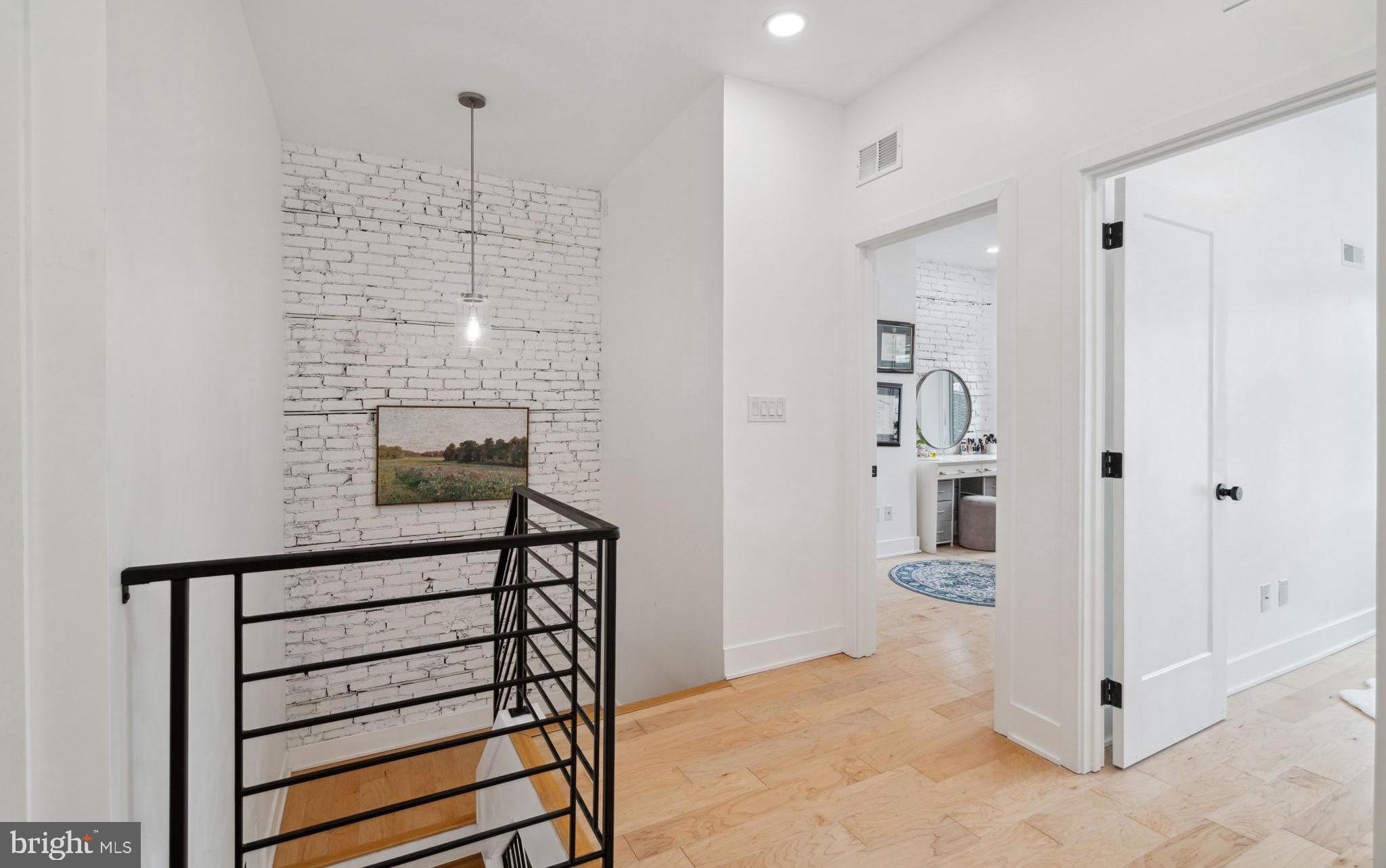 GARDEN COURT - Residential