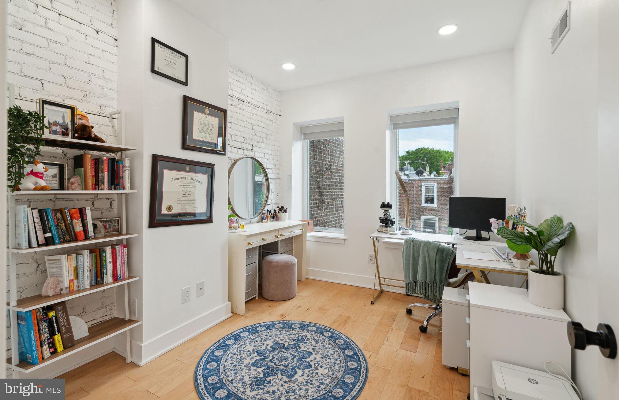 GARDEN COURT - Residential