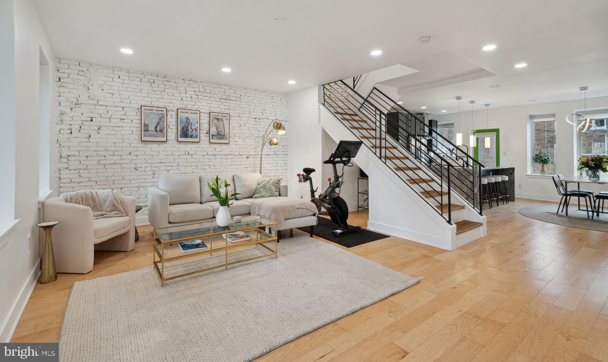 GARDEN COURT - Residential