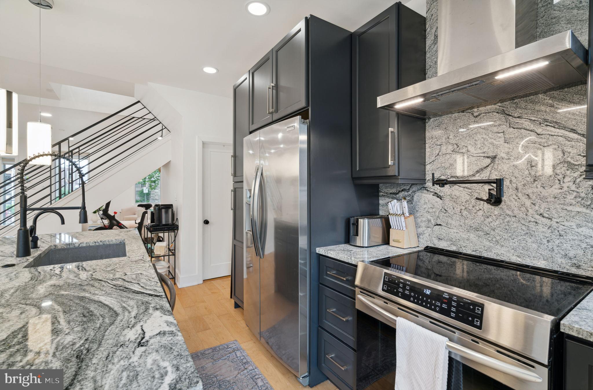 GARDEN COURT - Residential