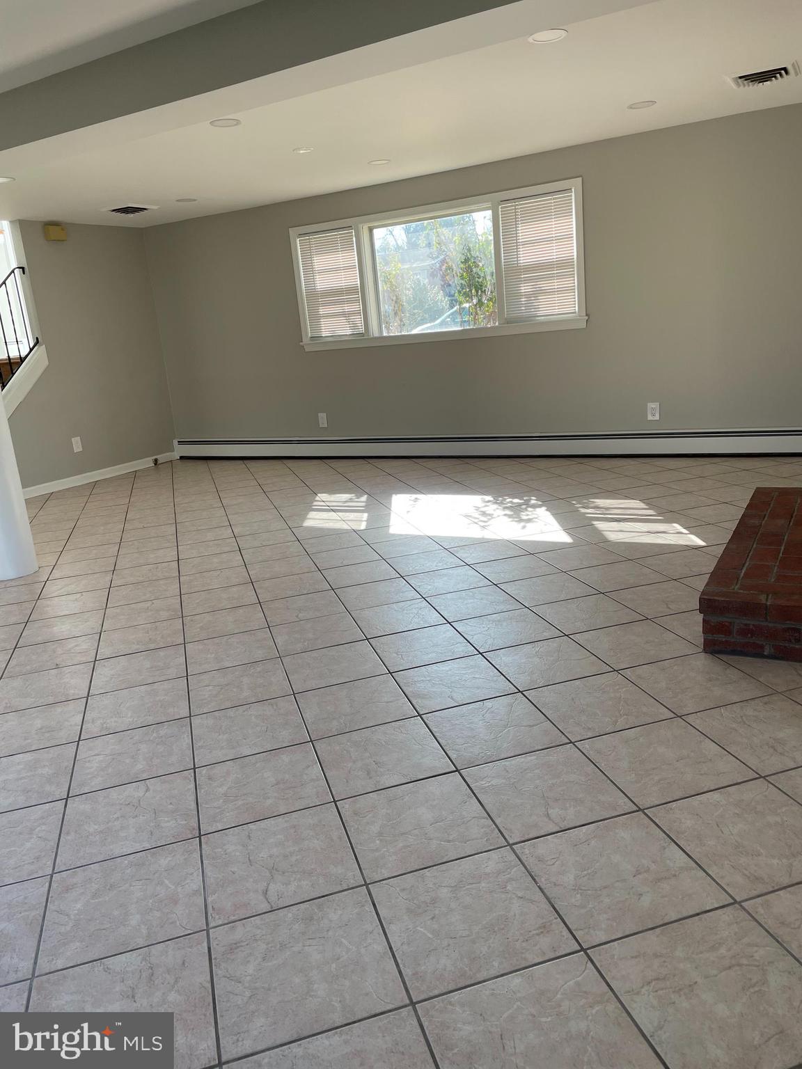 BRIARVIEW - Residential Lease