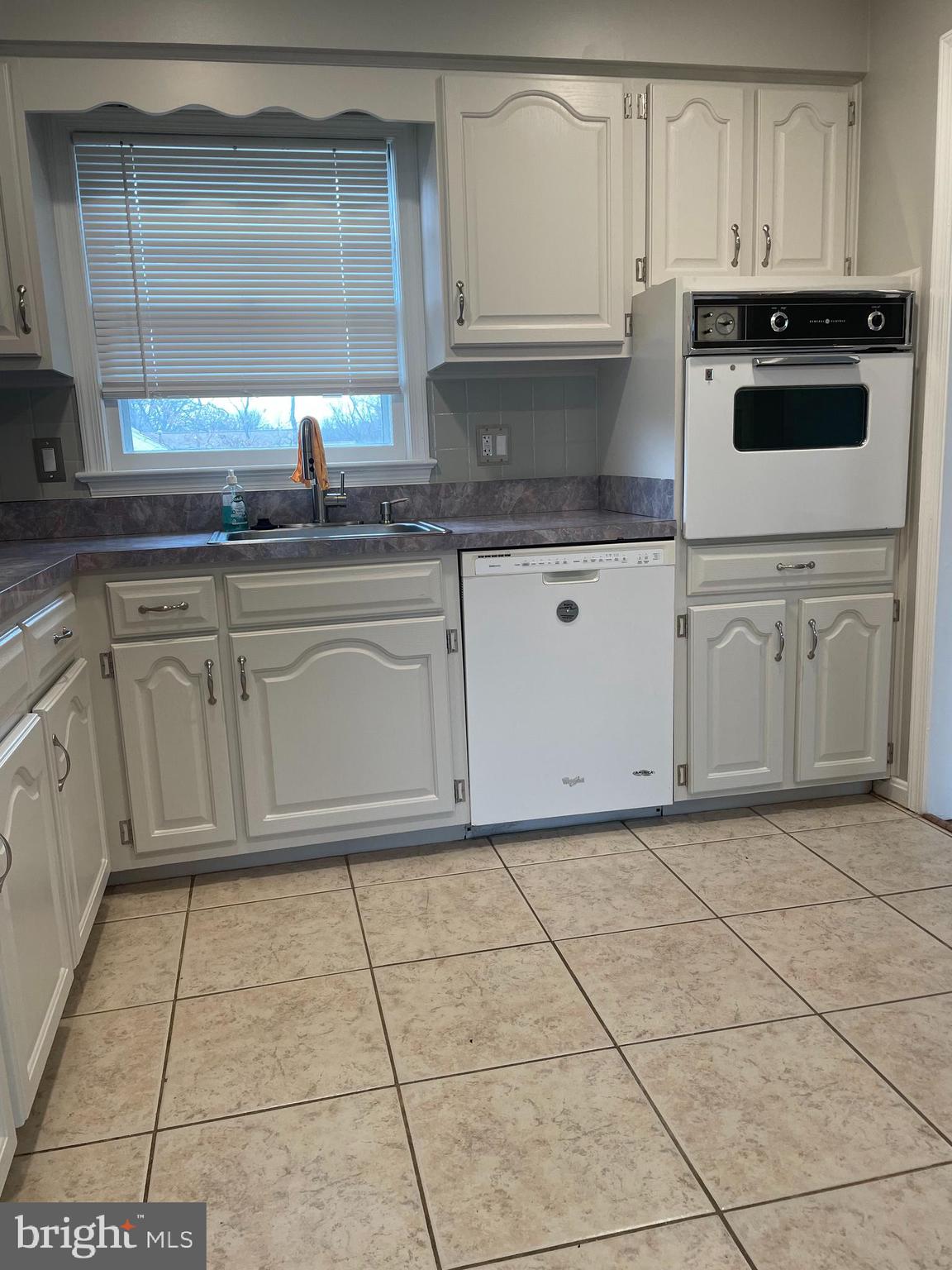 BRIARVIEW - Residential Lease