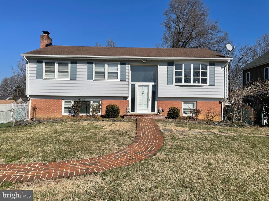 RUN, DON'T WALK TO THIS INCREDIBLE HOME--LOCATED BETWEEN THE VAN DORN  AND  FRANCONIA/SPRINGFIELD METRO STATIONS!  THIS SENSATIONAL HOME HAS BEEN FRESHLY PAINTED,  ALL BATHS HAVE BEEN UPDATED, AND THE LEVEL, FENCED REAR YARD FEATURES A GORGEOUS STONE PATIO!  TUCKED ON A QUIET CUL-DE-SAC--JUST A QUICK HOP TO THE SPRINGFIELD TOWNE CENTER, AND EVERY IMAGINABLE AREA AMENITY....SHOPPING, RESTAURANTS, AND THE ABSOLUTE BEST ACCESS TO ALL MAJOR COMMUTER ROUTES--QUICK HOP INTO D. C., AND ONTO 95/495.  OLD TOWN ALEXANDRIA IS A MERE 4 MILES AWAY, AS WELL!