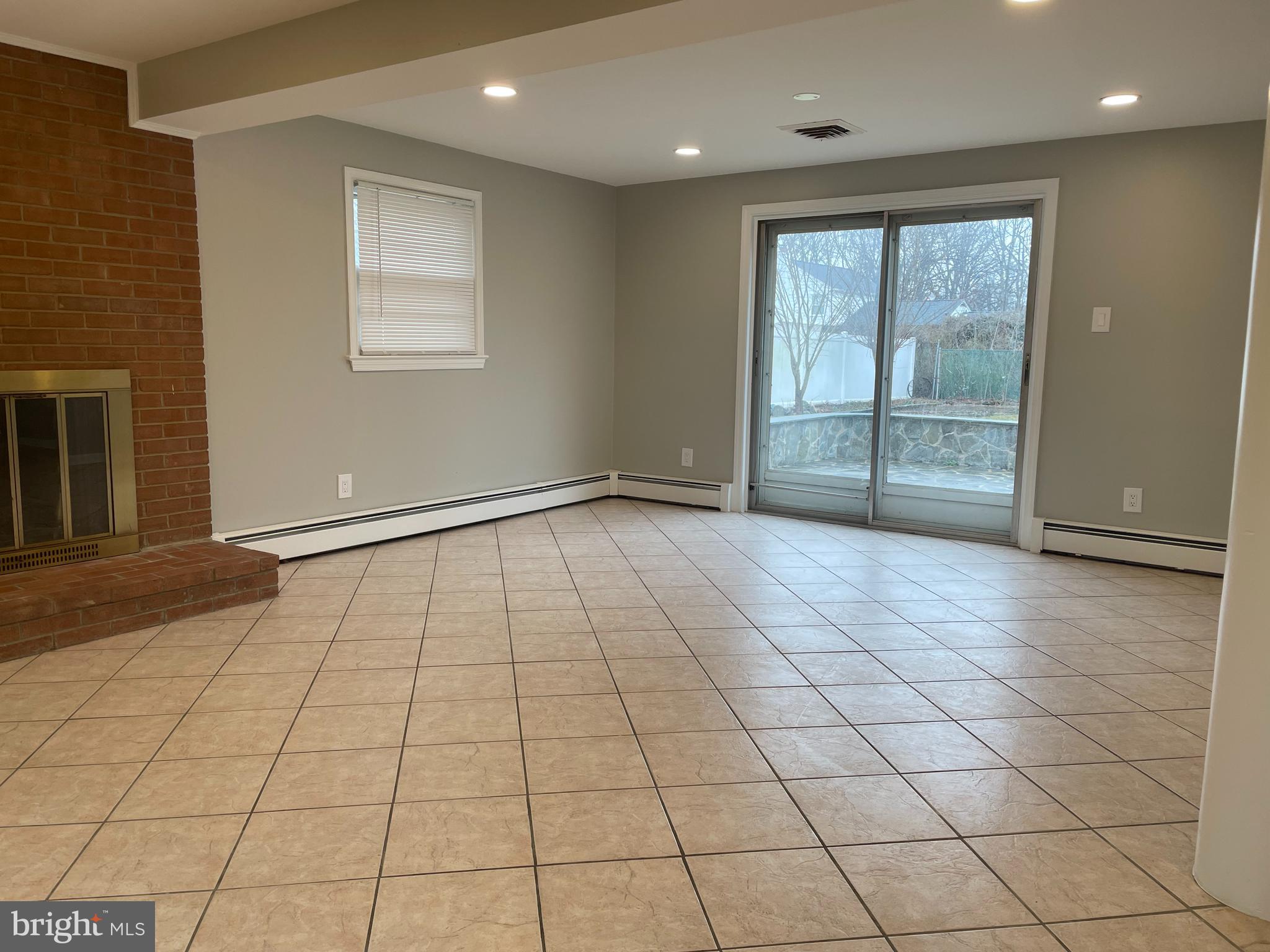 BRIARVIEW - Residential Lease
