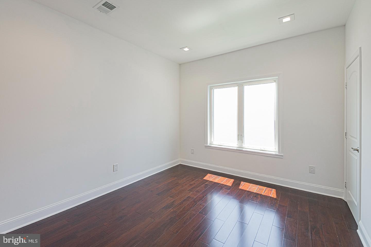 POINT BREEZE - Residential Lease