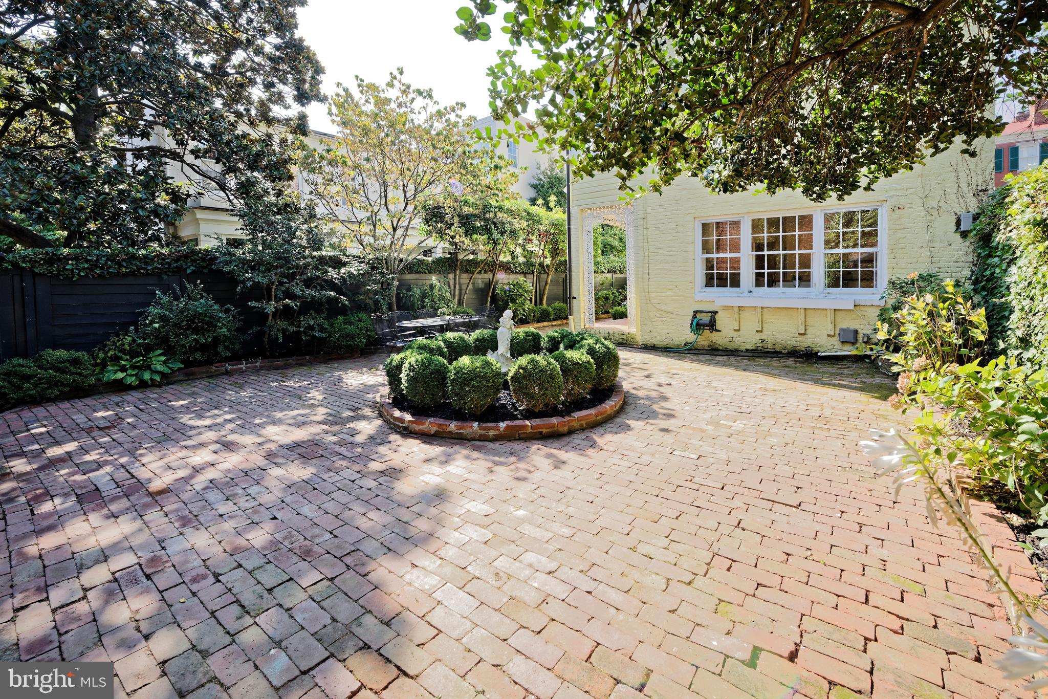 OLD TOWN ALEXANDRIA - Residential