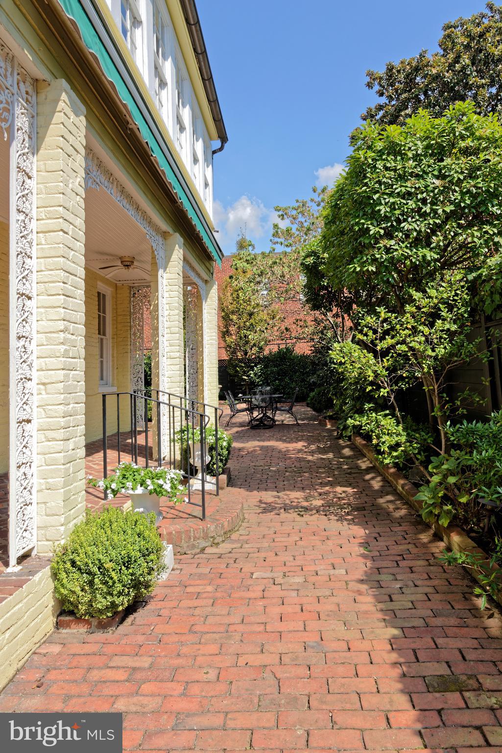 OLD TOWN ALEXANDRIA - Residential