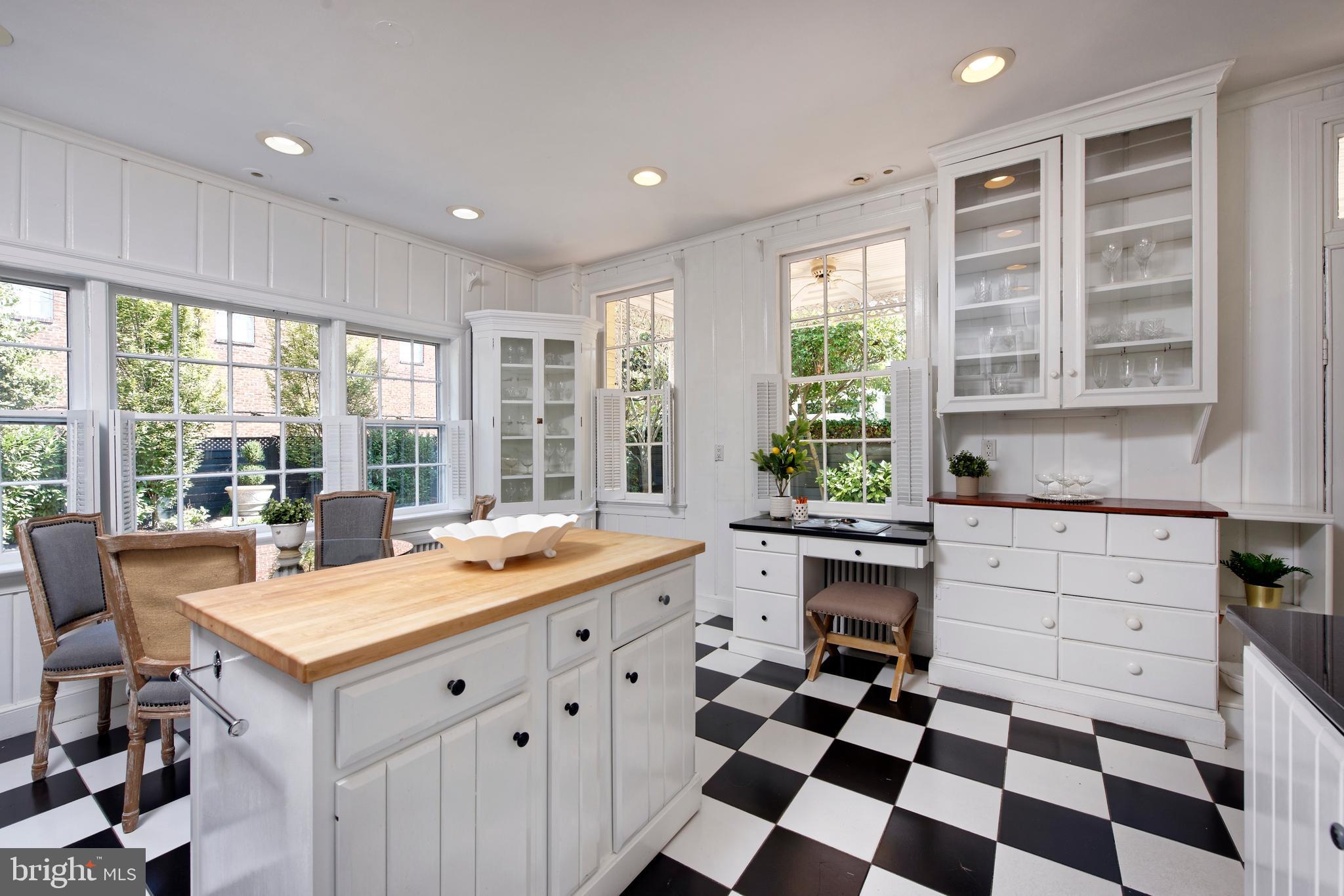 OLD TOWN ALEXANDRIA - Residential