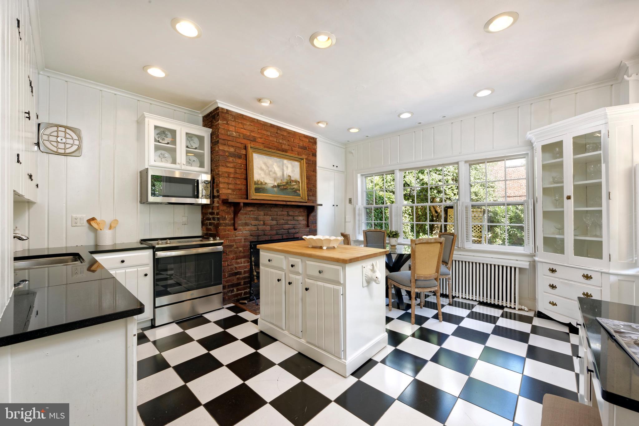 OLD TOWN ALEXANDRIA - Residential