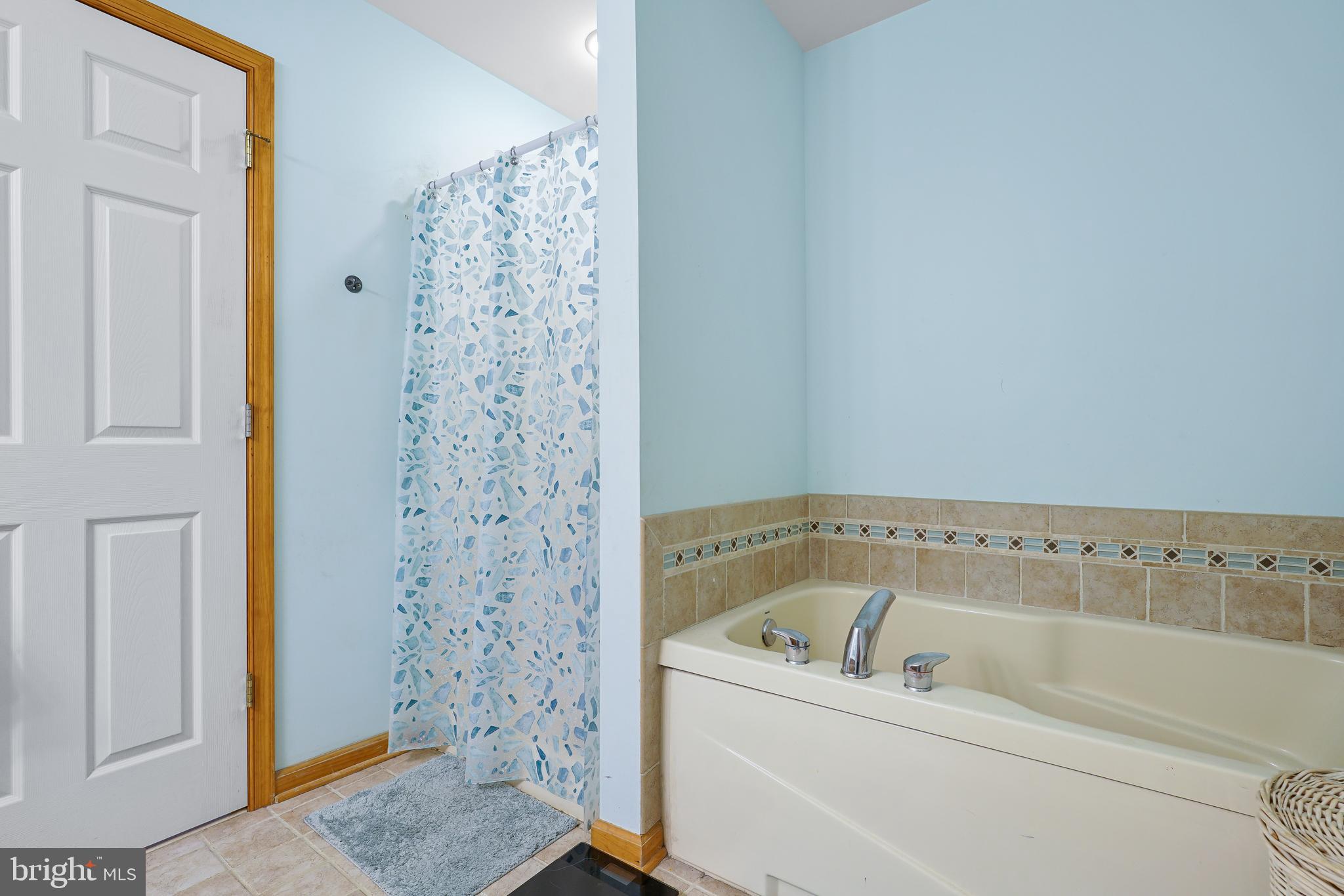 KENSINGTON COURTS - Residential