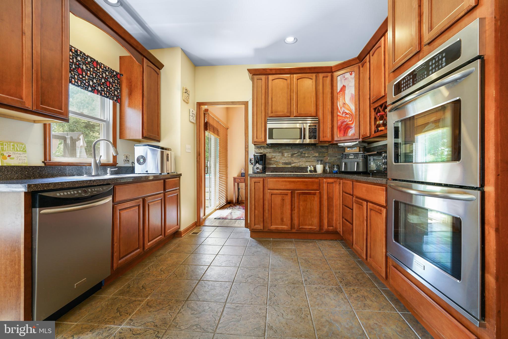 KENSINGTON COURTS - Residential