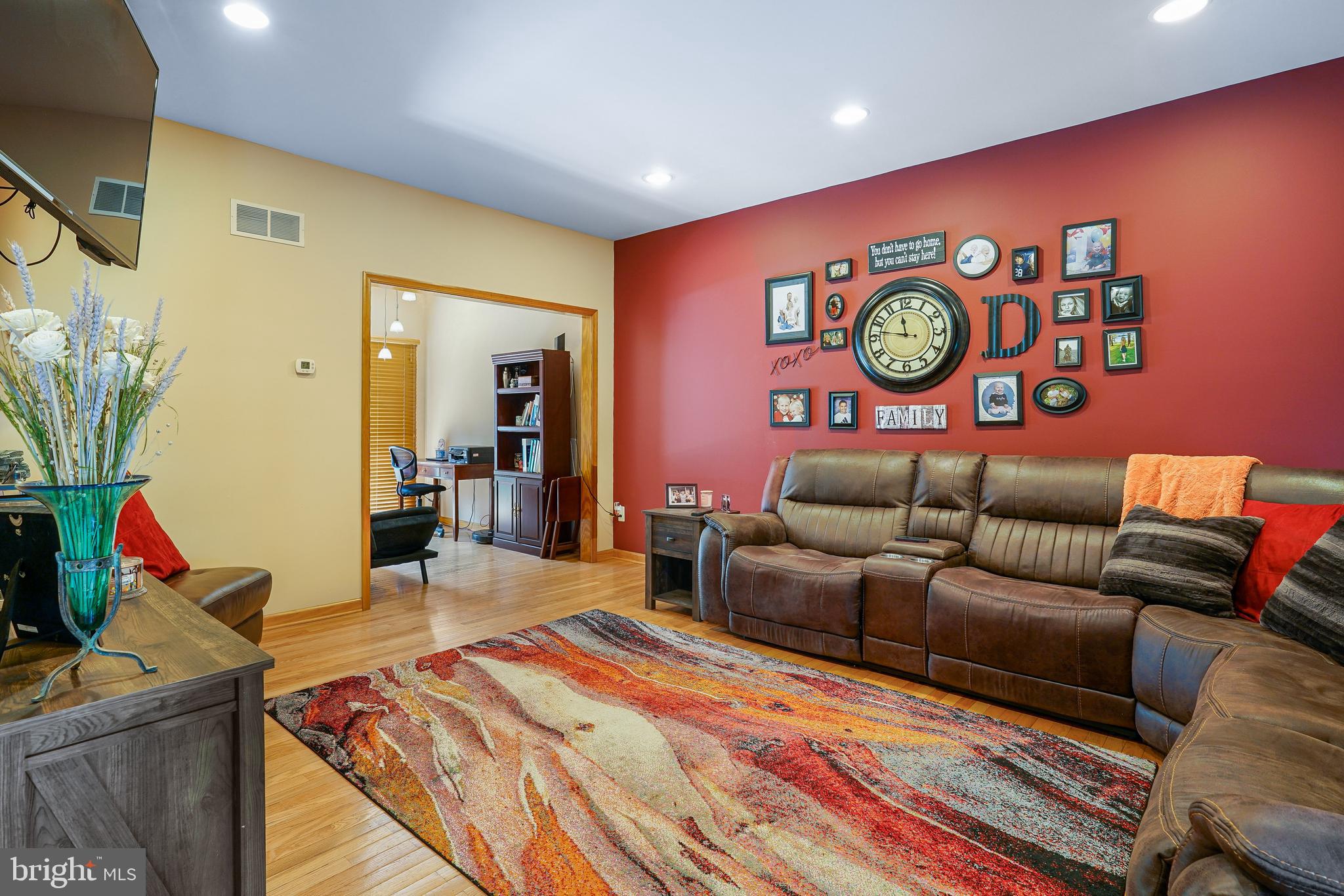 KENSINGTON COURTS - Residential