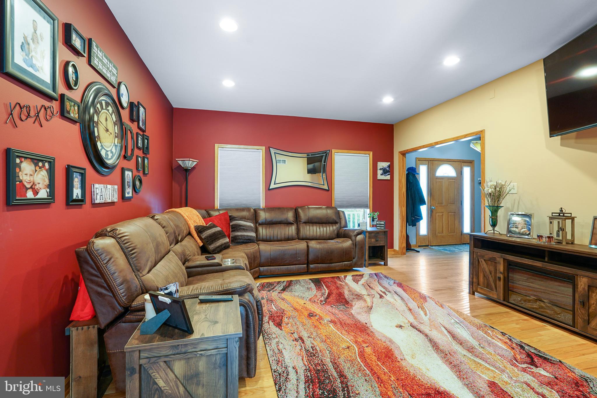 KENSINGTON COURTS - Residential