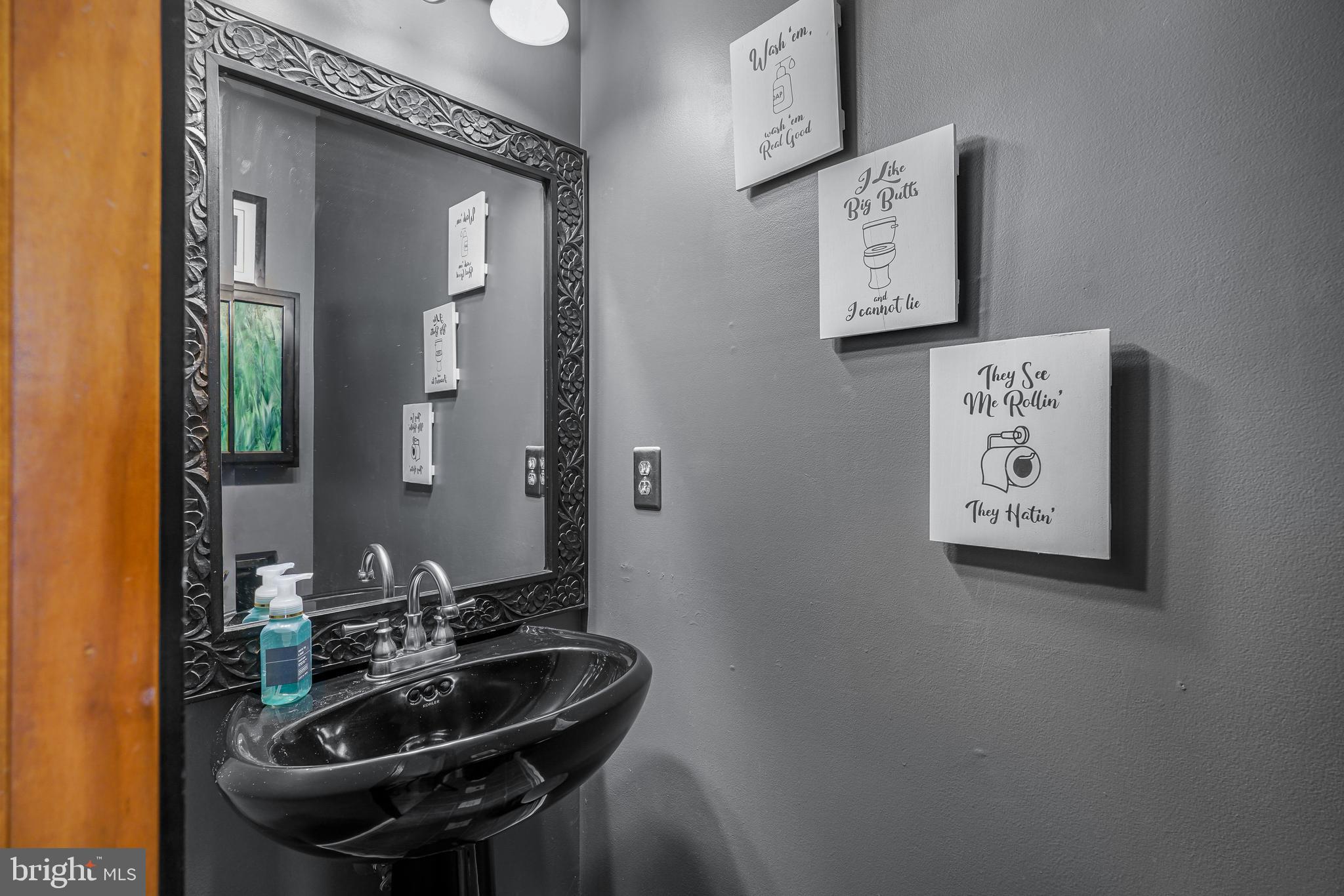 KENSINGTON COURTS - Residential