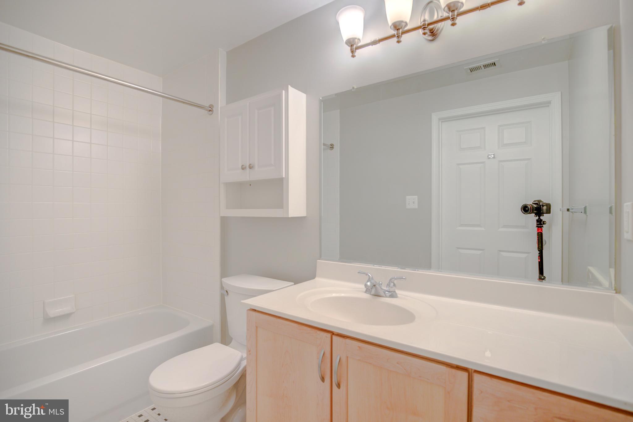 GATEHOUSE CONDOMINIUM - Residential Lease