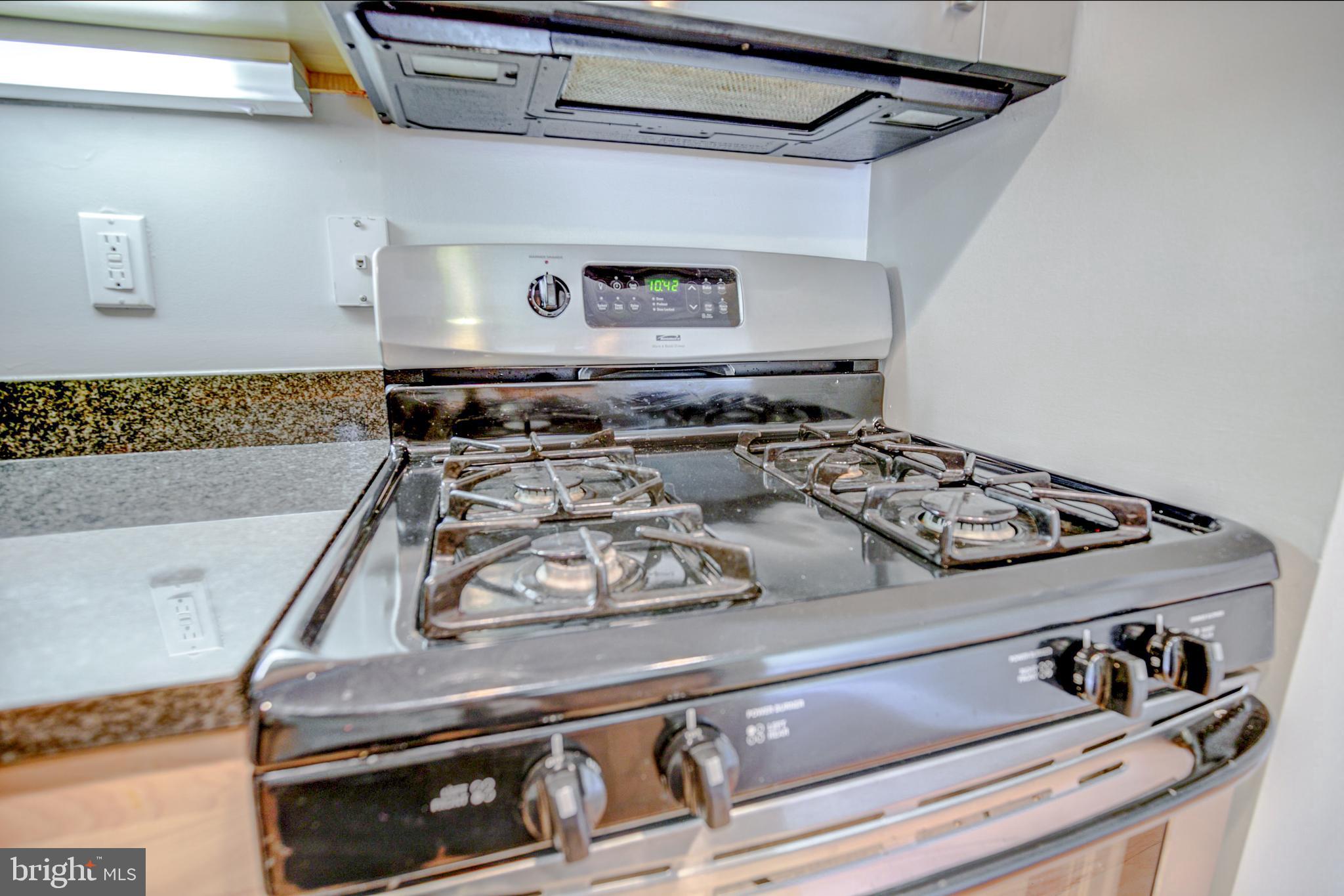 GATEHOUSE CONDOMINIUM - Residential Lease