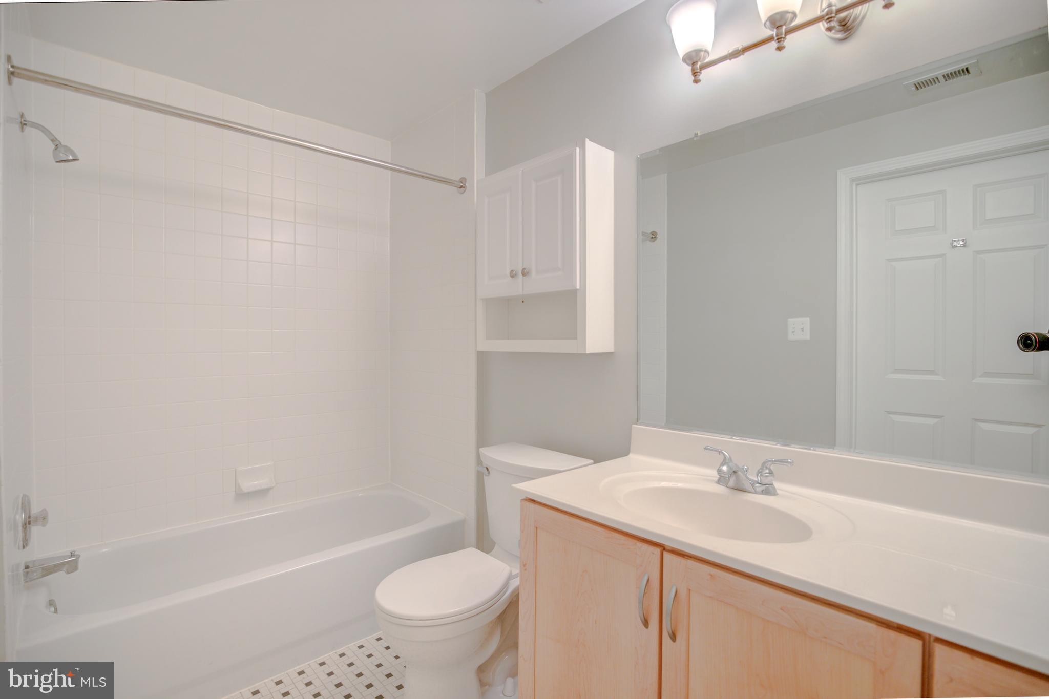 GATEHOUSE CONDOMINIUM - Residential Lease