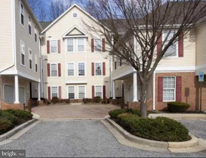 Beautiful 2 BR condo listed and sold simultaneously.
