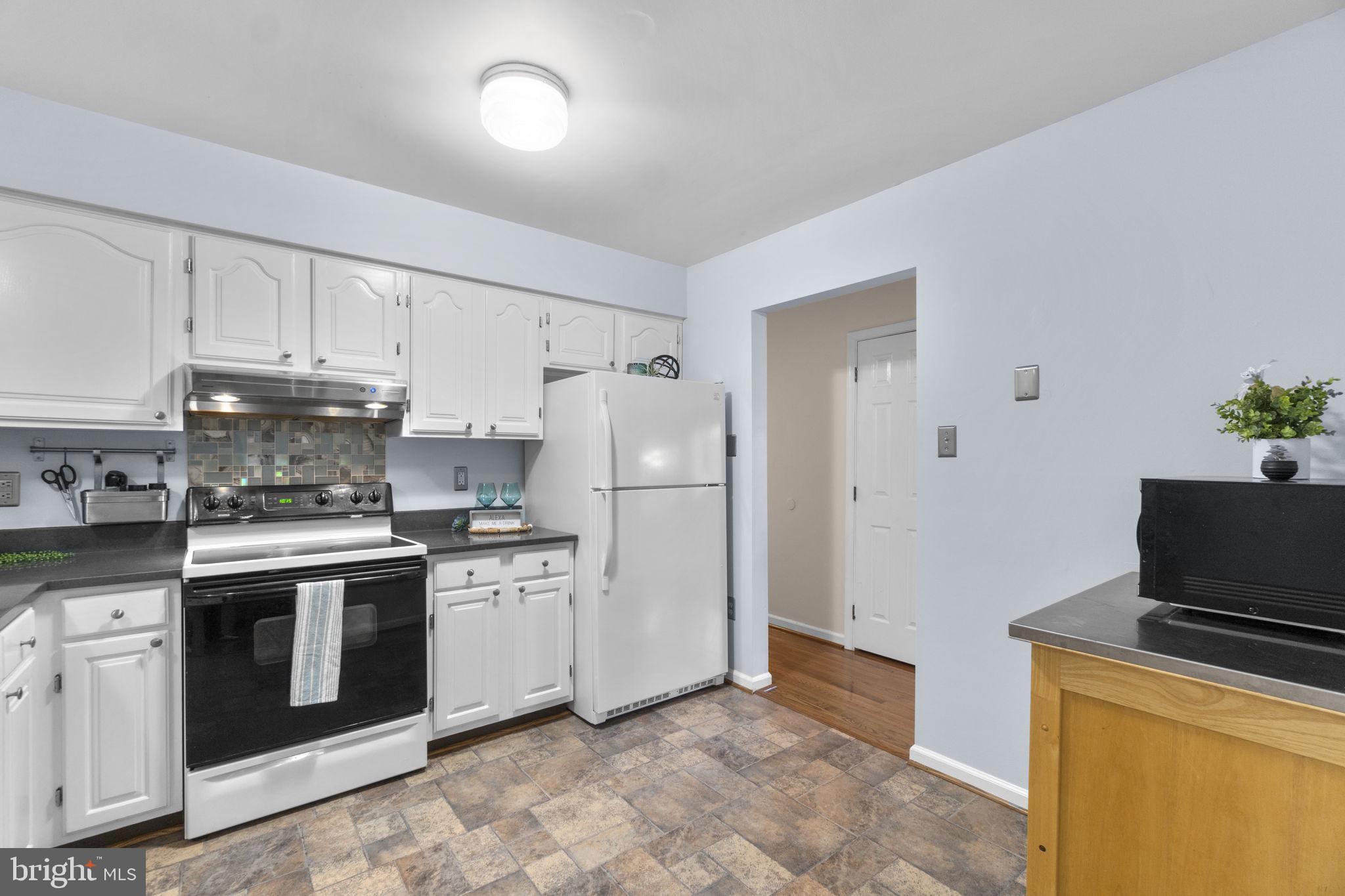 132 DUNROVIN AVENUE