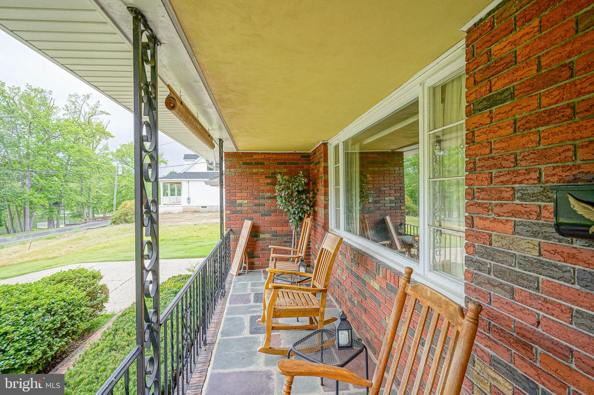 215 E LAKE DRIVE