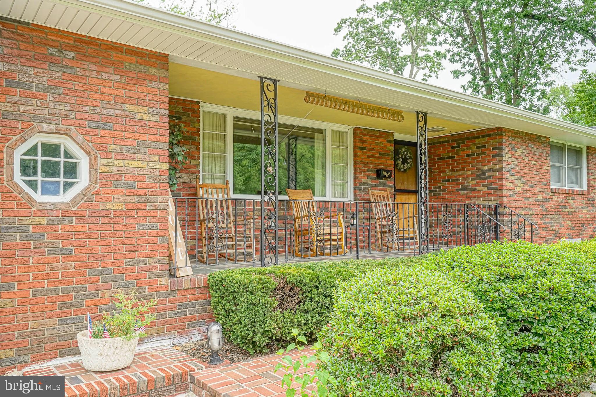 215 E LAKE DRIVE