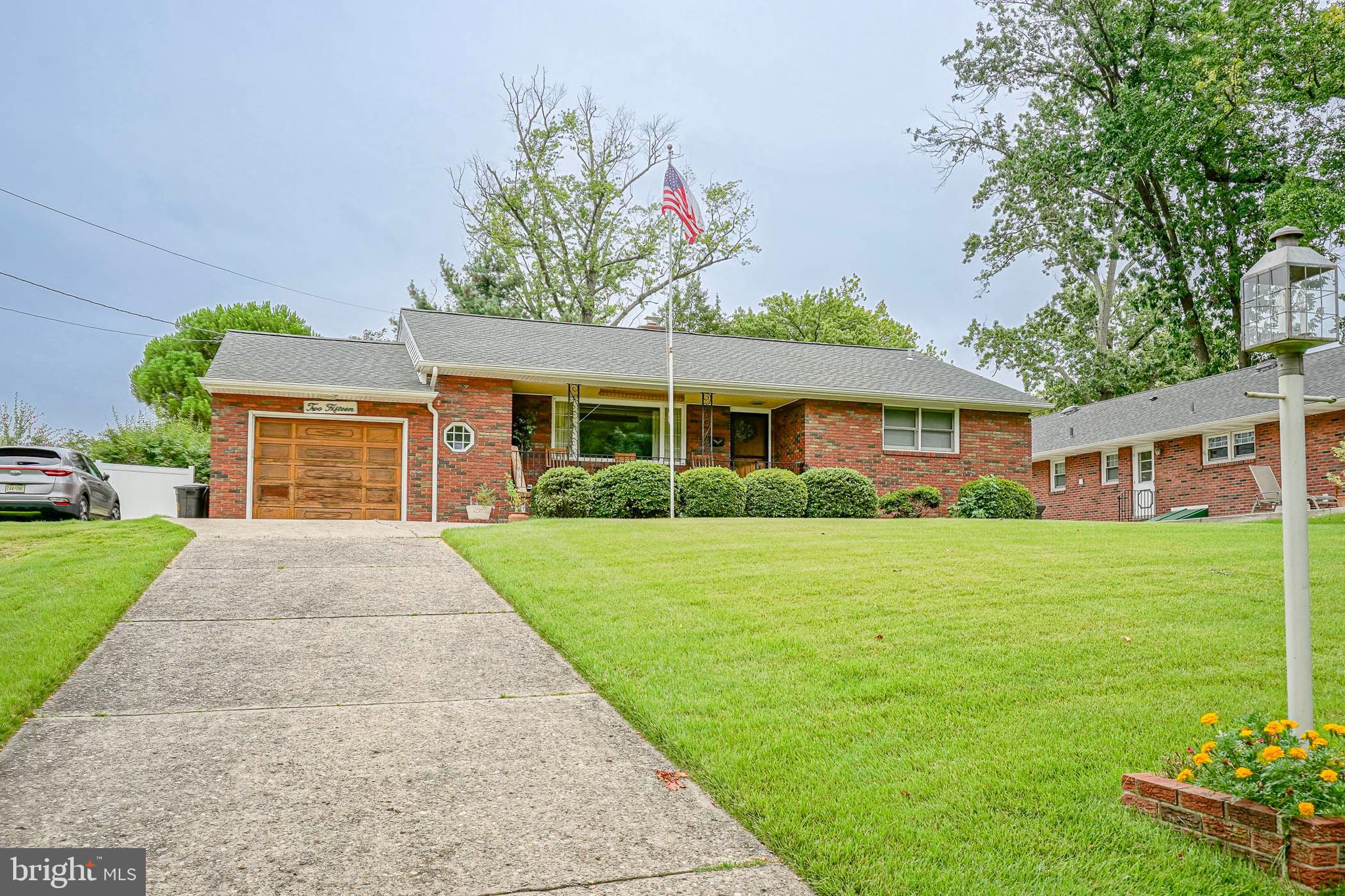215 E LAKE DRIVE