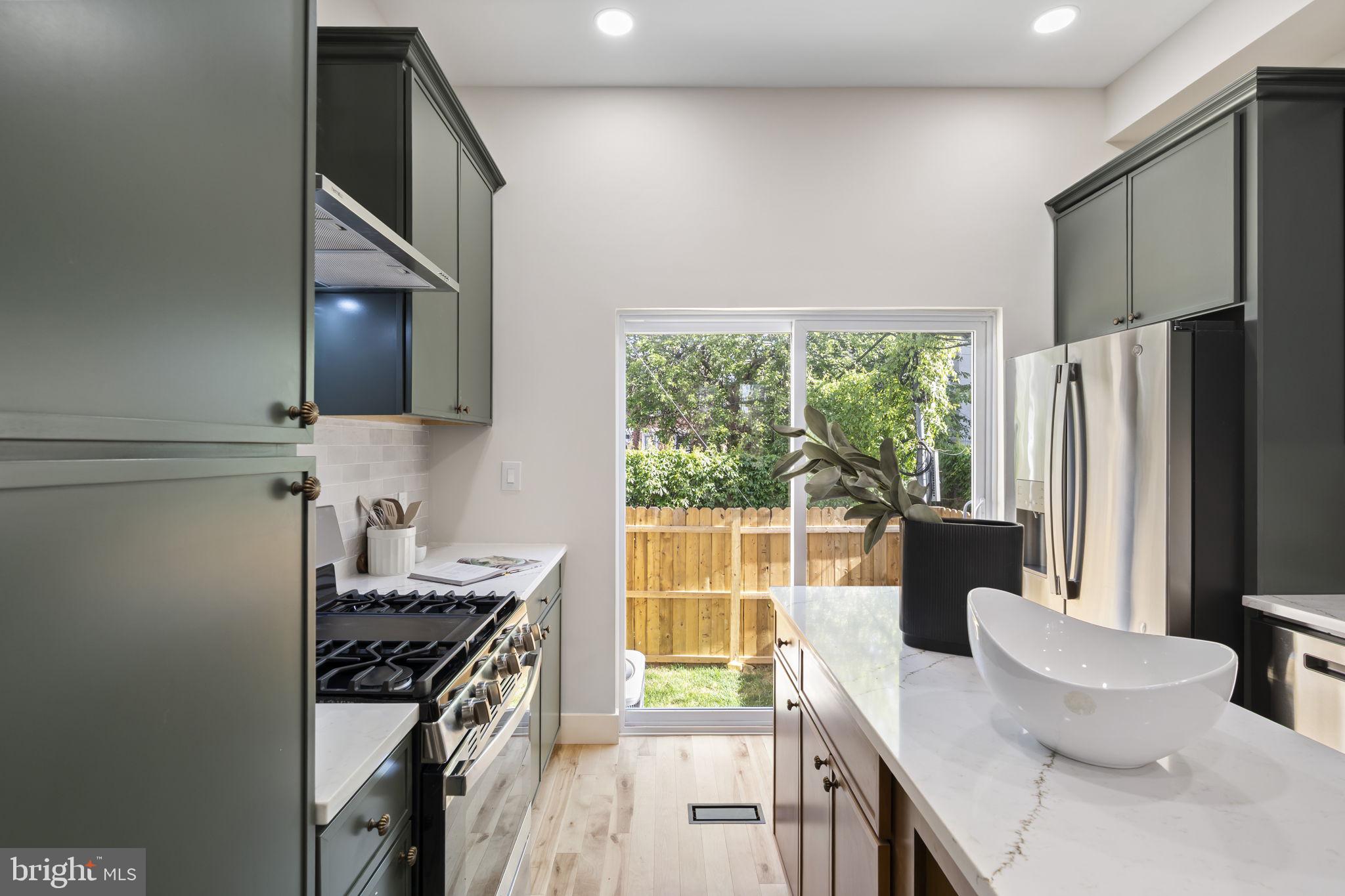 DICKINSON NARROWS - Residential