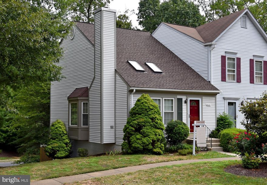 3 Level end Unit townhouse with 3 Bedrooms plus bonus room in basement that can be used as 4th bedroom (Not up to Code) and a Large Rec-Room. The home features the master bedroom on the main level with walk-out to upper deck, 2 bedrooms plus loft on the upper level. Hardwood Floors on Main Level and cozy fireplace. New Roof and New Windows including skylights. Conveniently located close to shopping, dining, Quantico and Fort Belvoir.