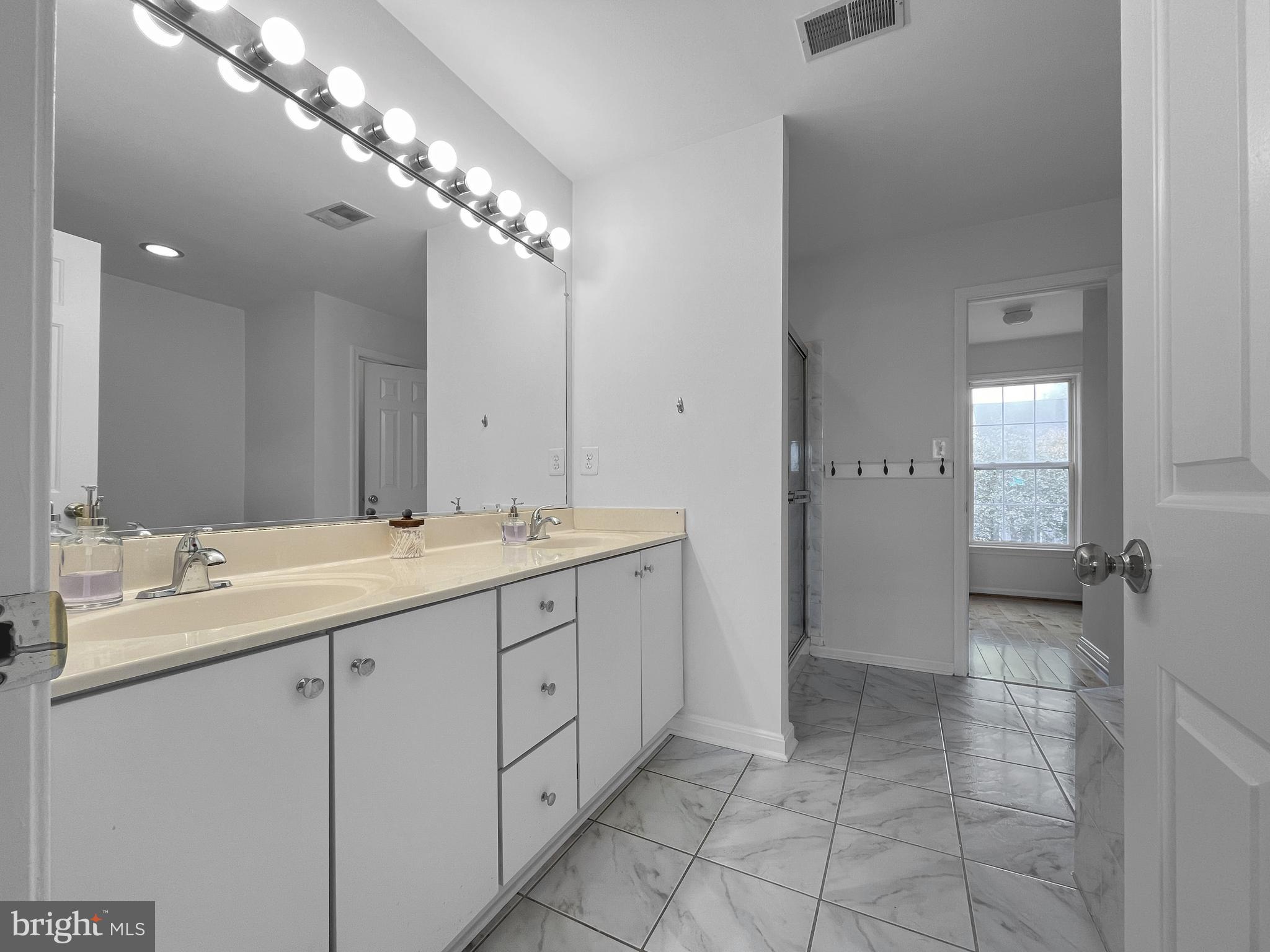 SOUTH RIDING - Residential