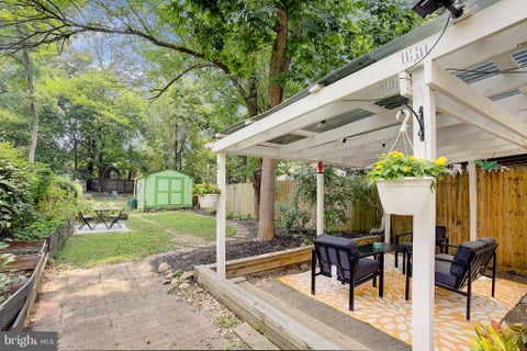 Townhouse For Sale - 8203 Roanoke Avenue #APT B<br/> TAKOMA PARK, MD 20912