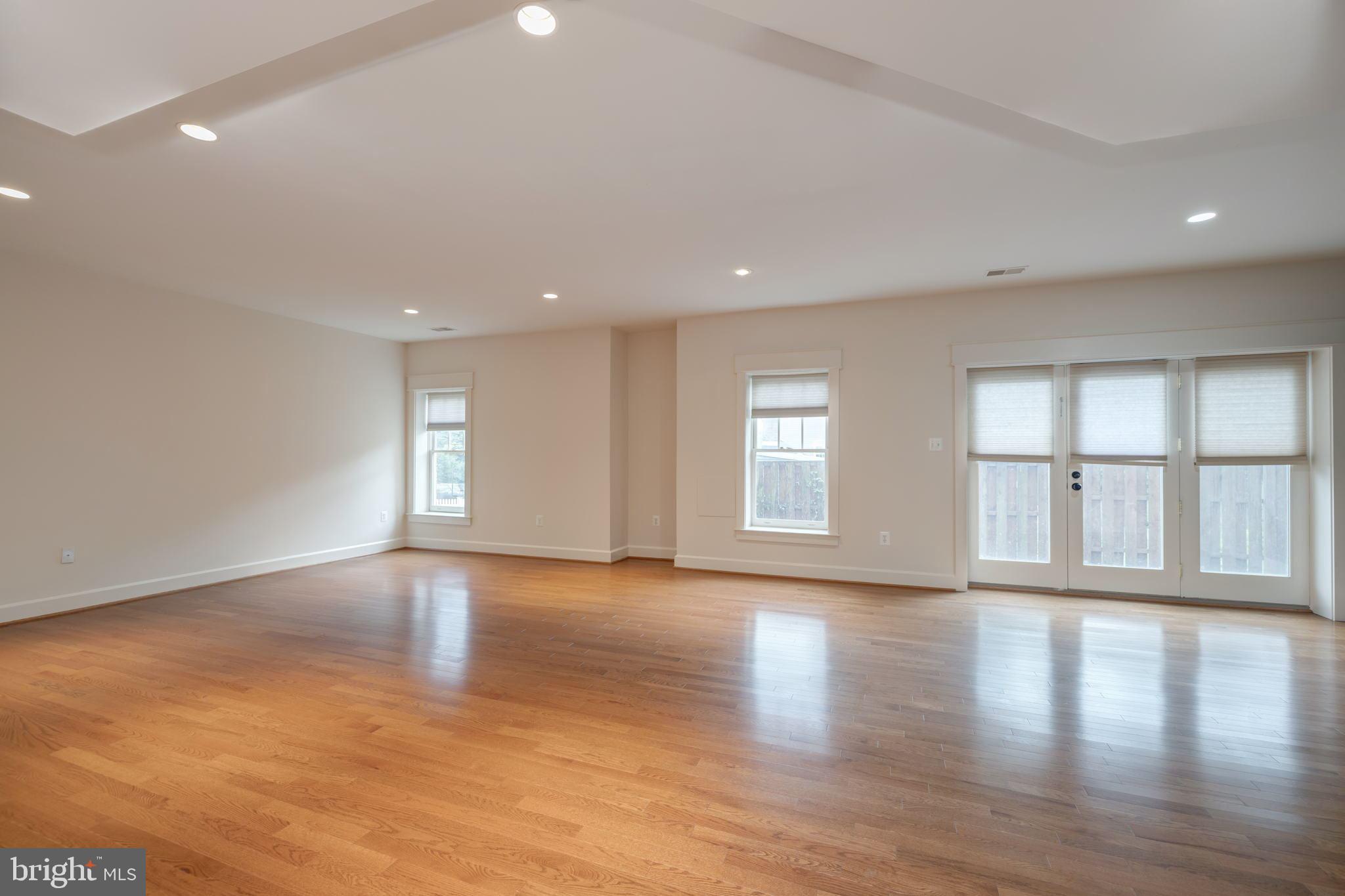 MAYWOOD - Residential