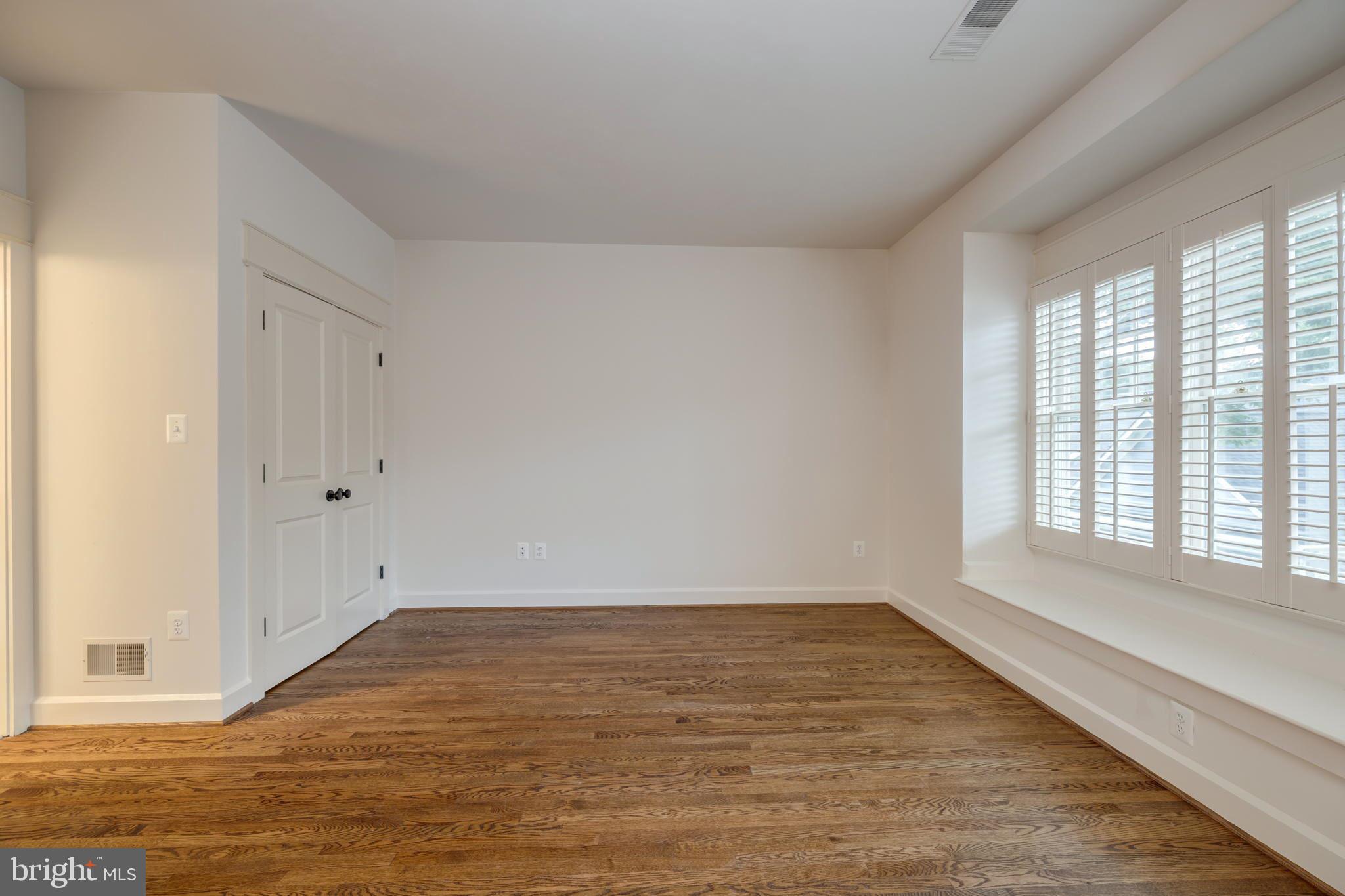 MAYWOOD - Residential