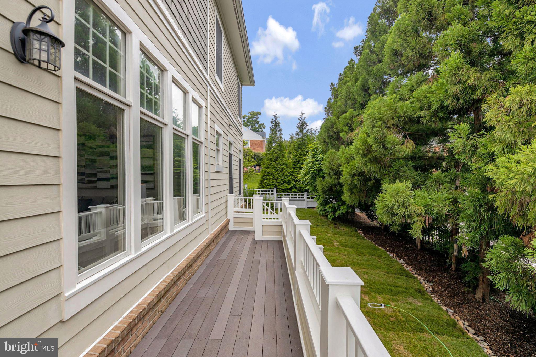 MAYWOOD - Residential