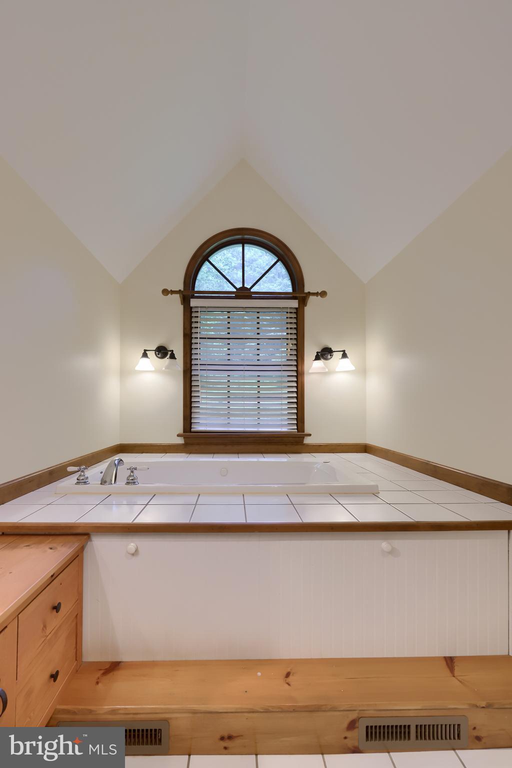 LAKEWOOD ESTATES - Residential