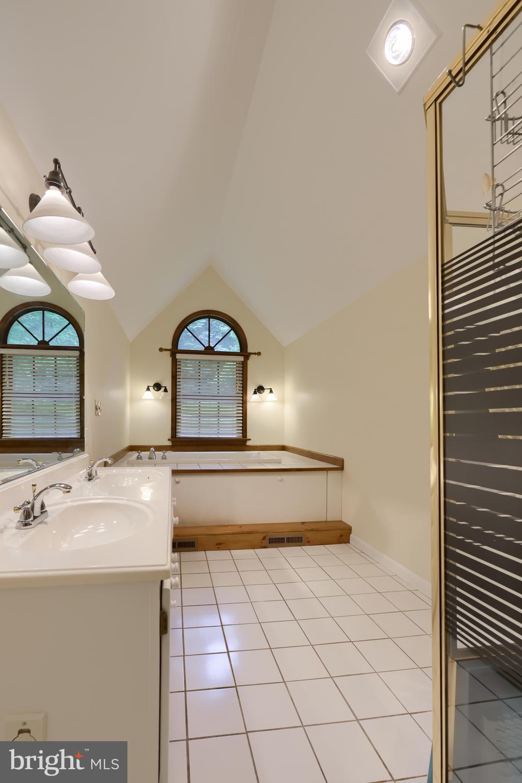 LAKEWOOD ESTATES - Residential