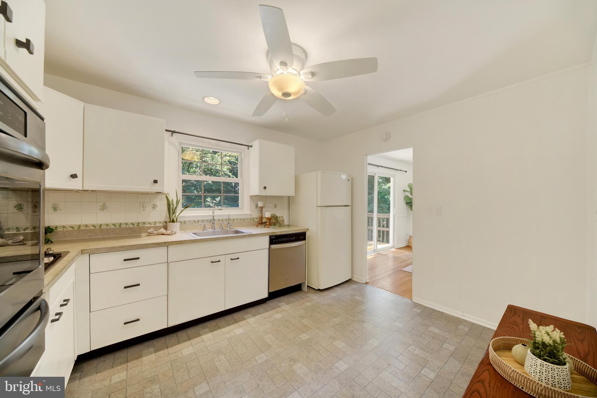 TEN HILLS - Residential