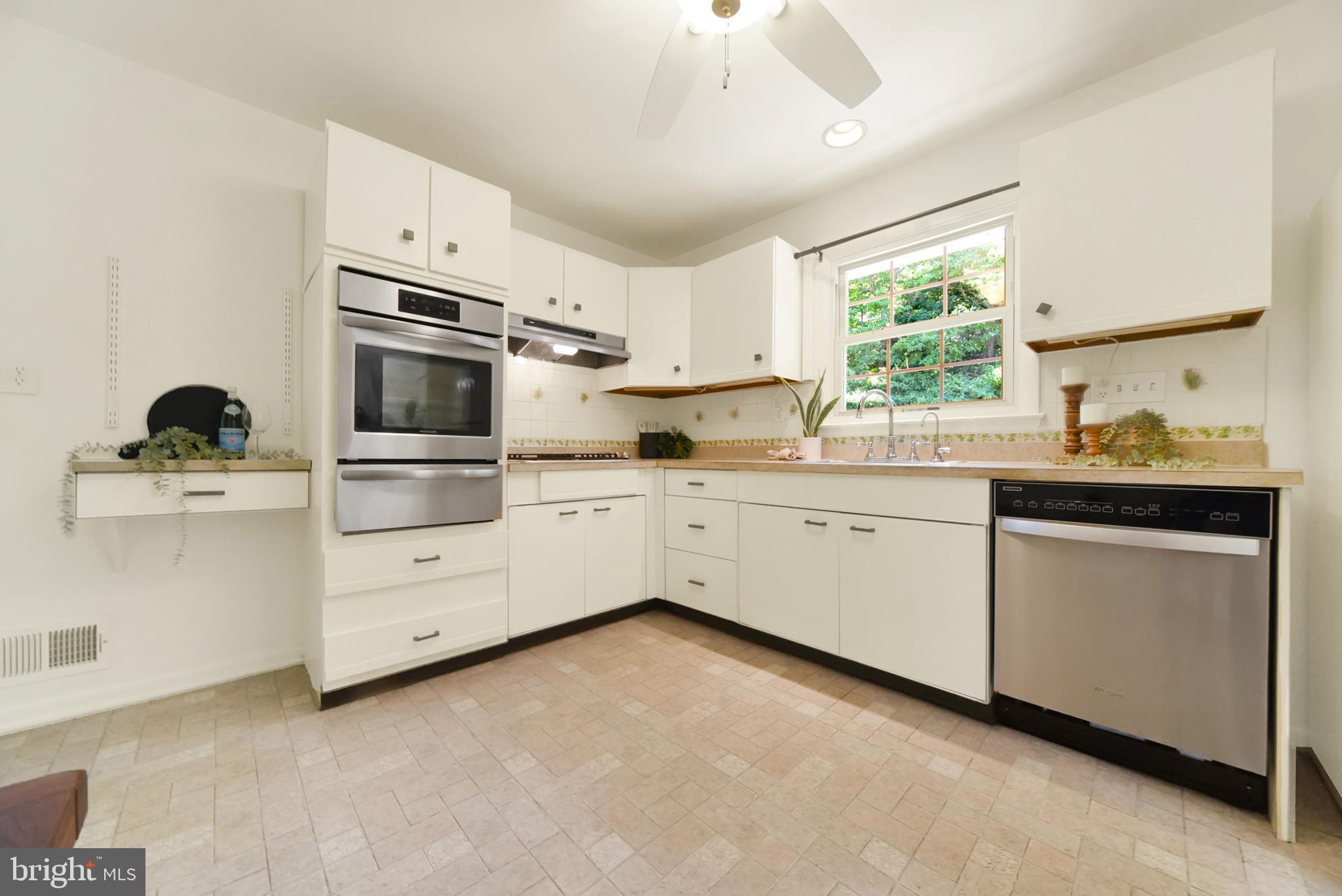 TEN HILLS - Residential