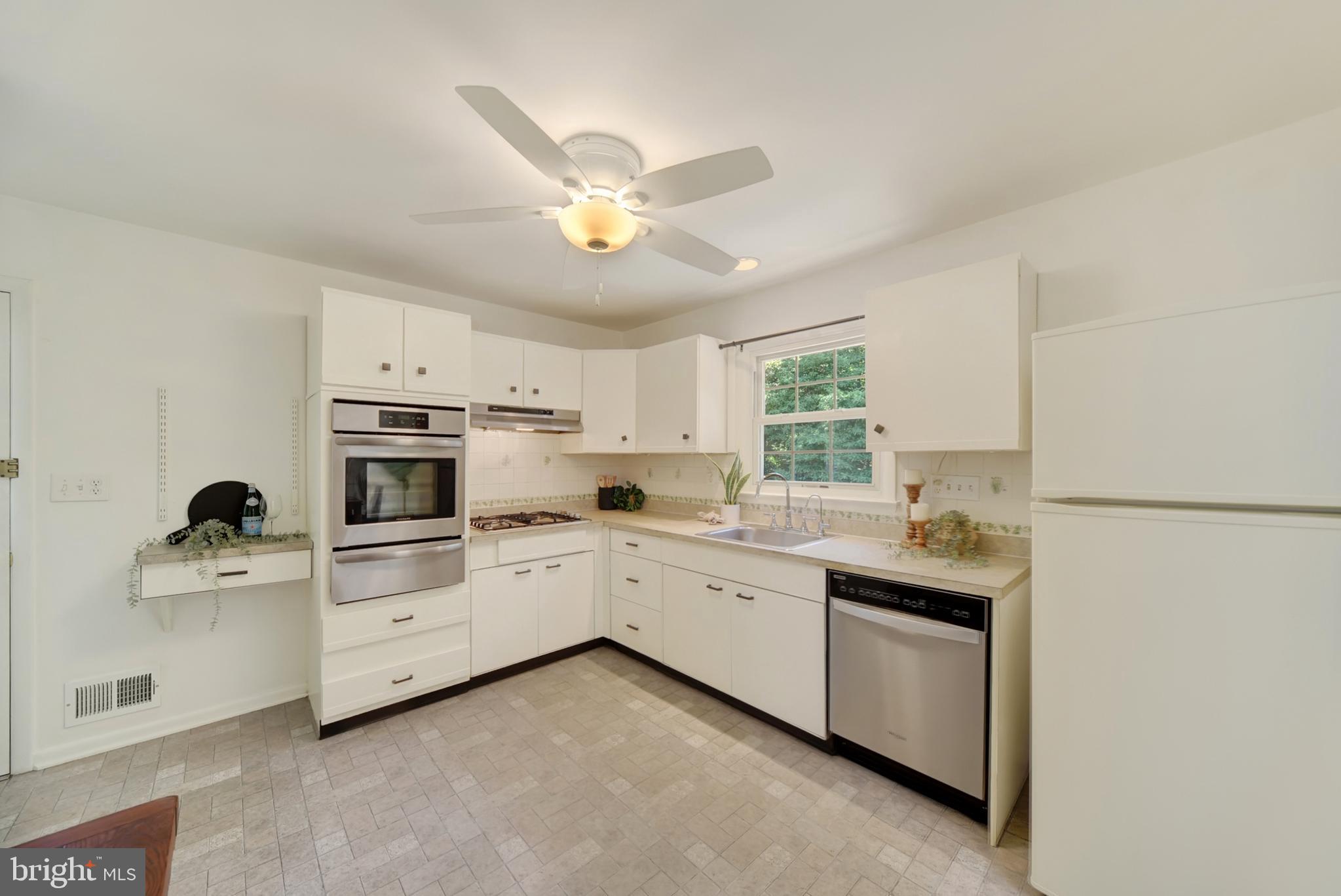 TEN HILLS - Residential