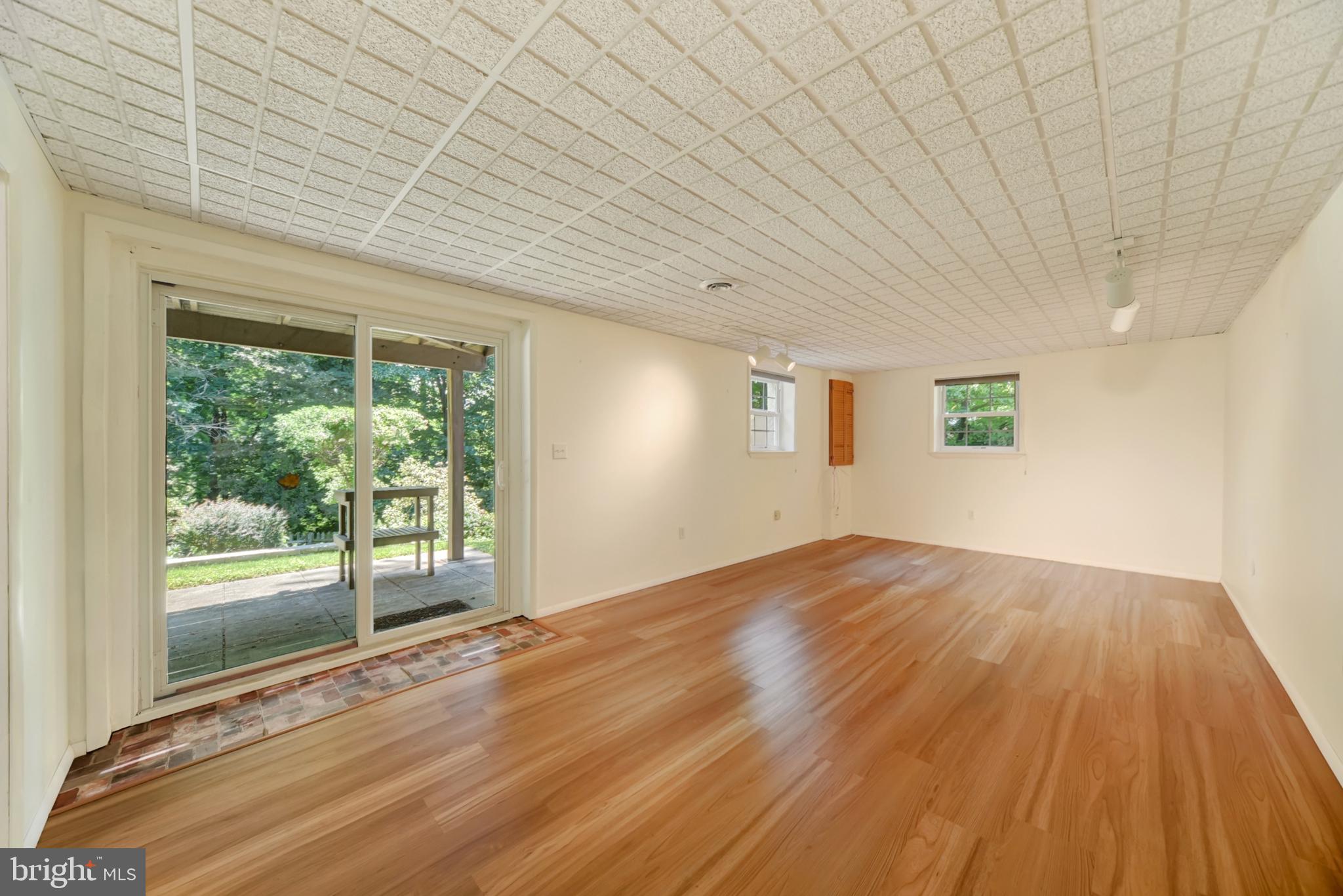 TEN HILLS - Residential