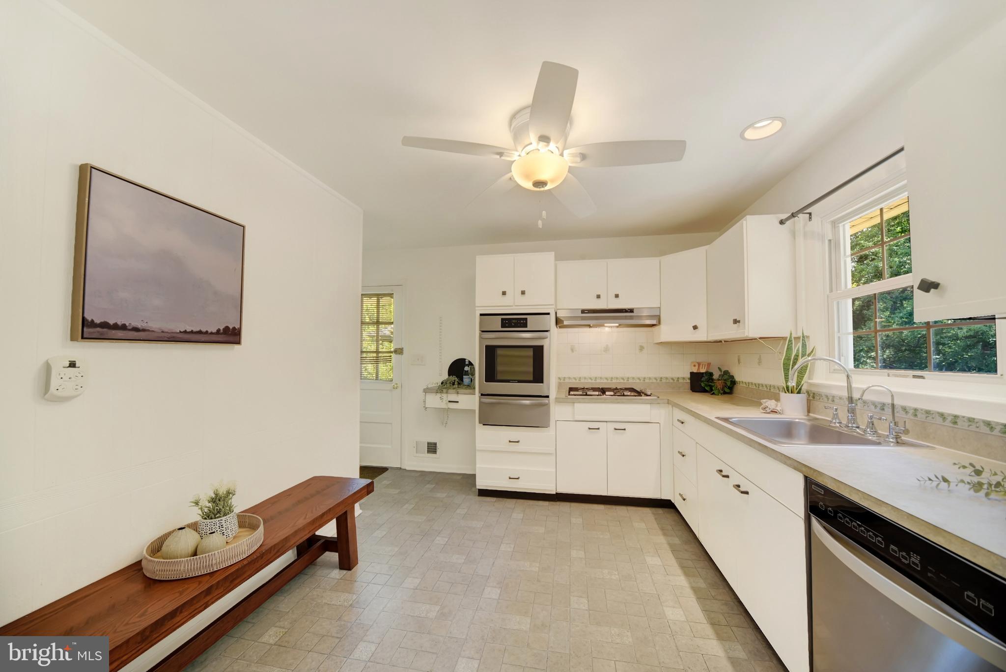 TEN HILLS - Residential