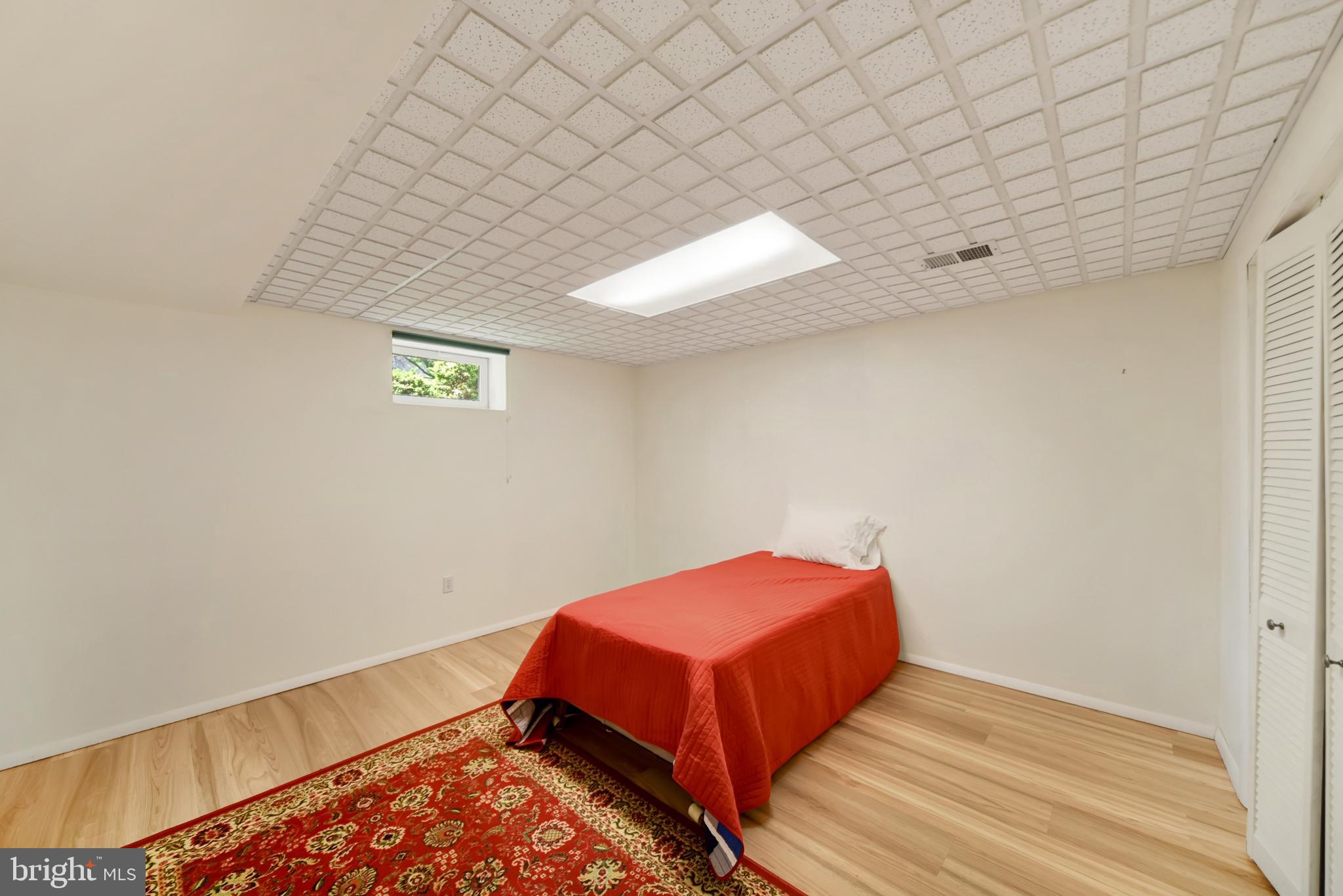 TEN HILLS - Residential