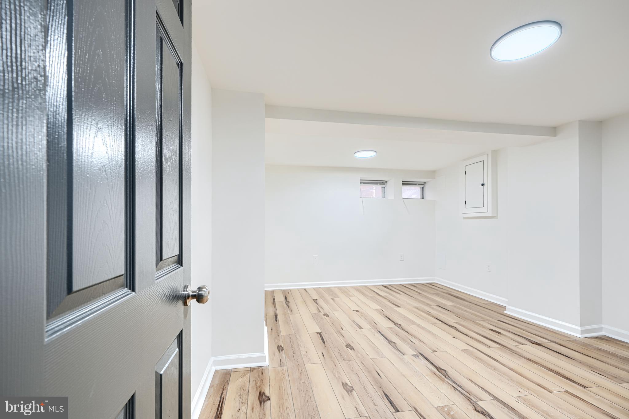 MONTEBELLO LAKE - Residential