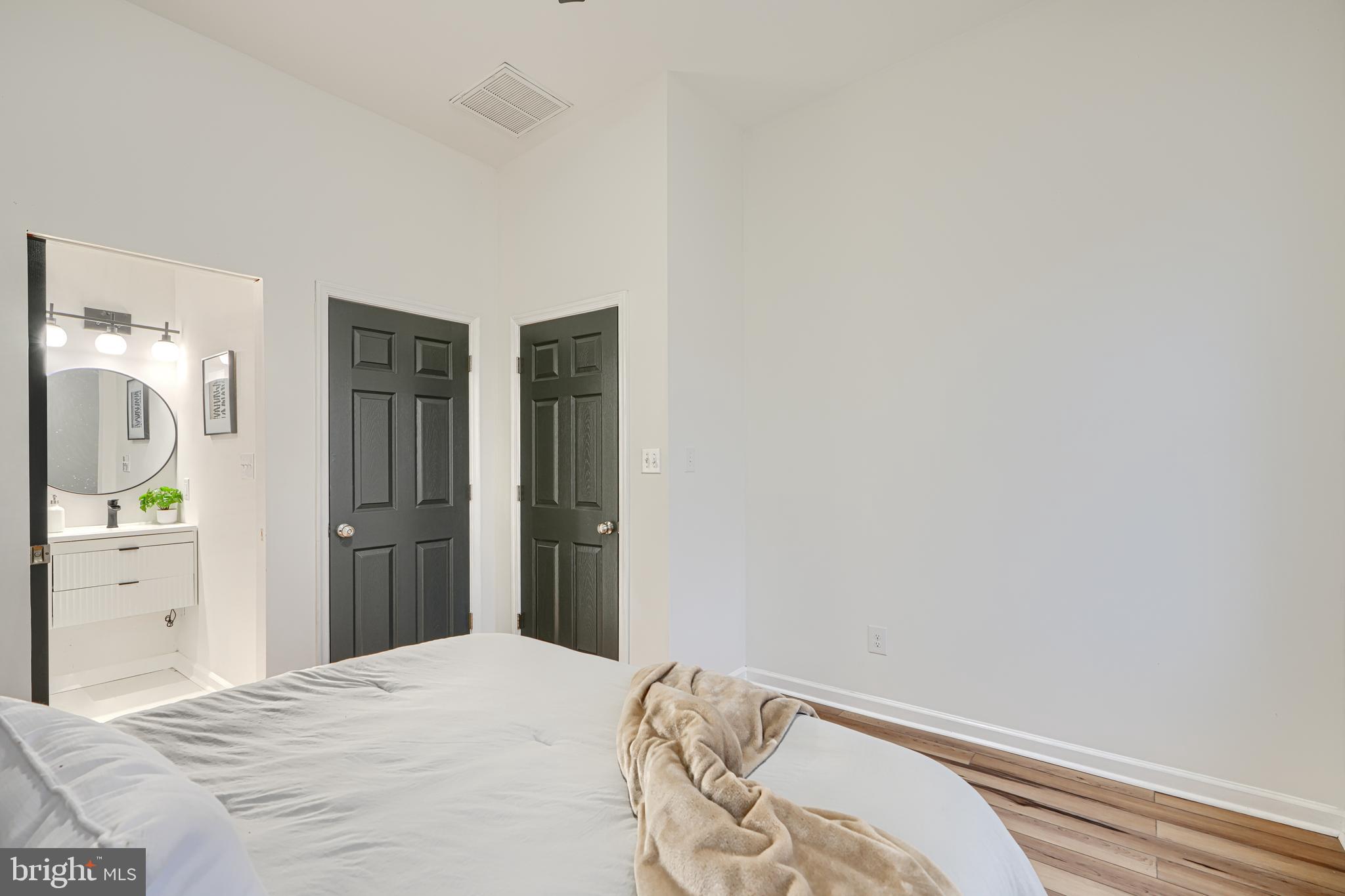 MONTEBELLO LAKE - Residential