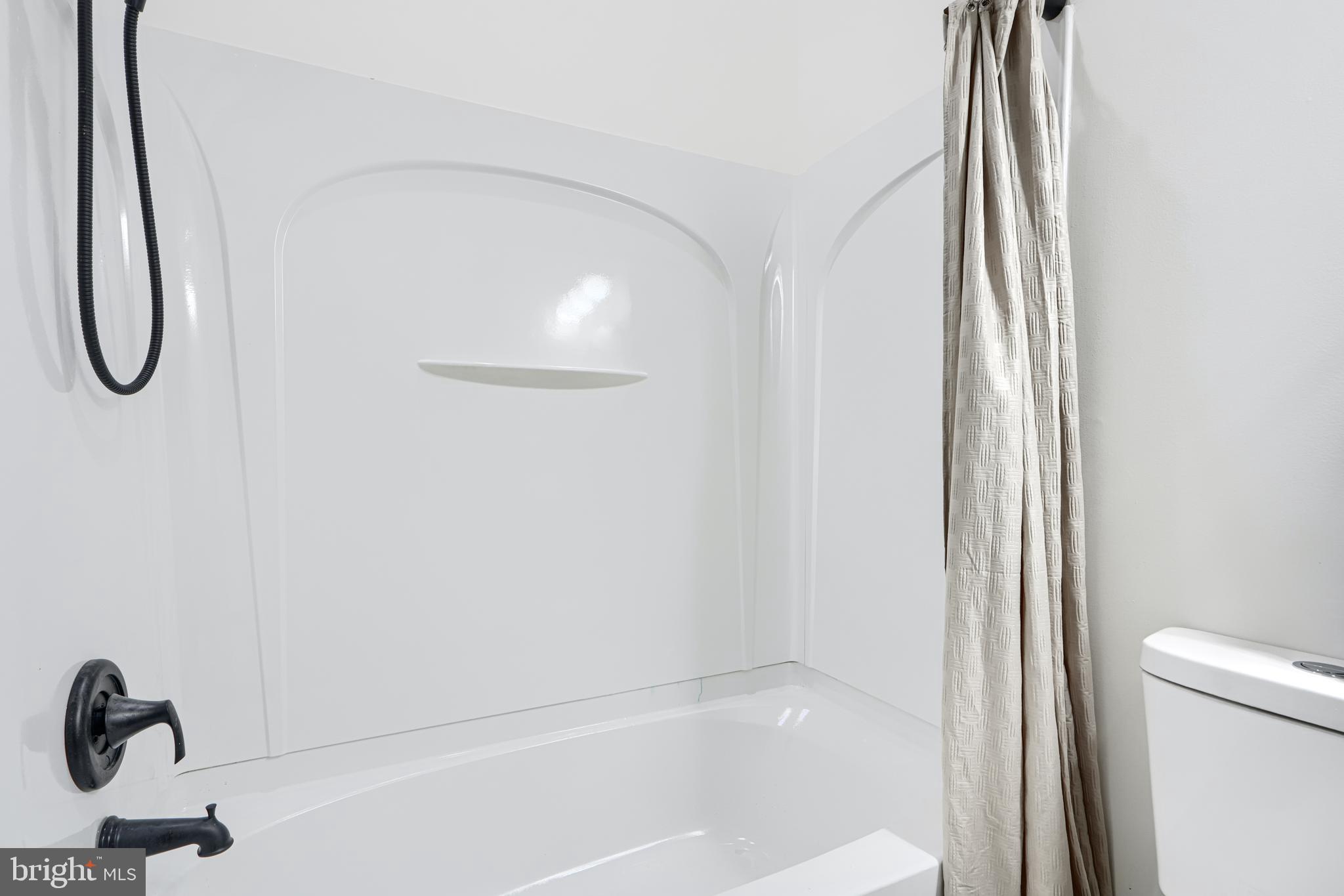 MONTEBELLO LAKE - Residential