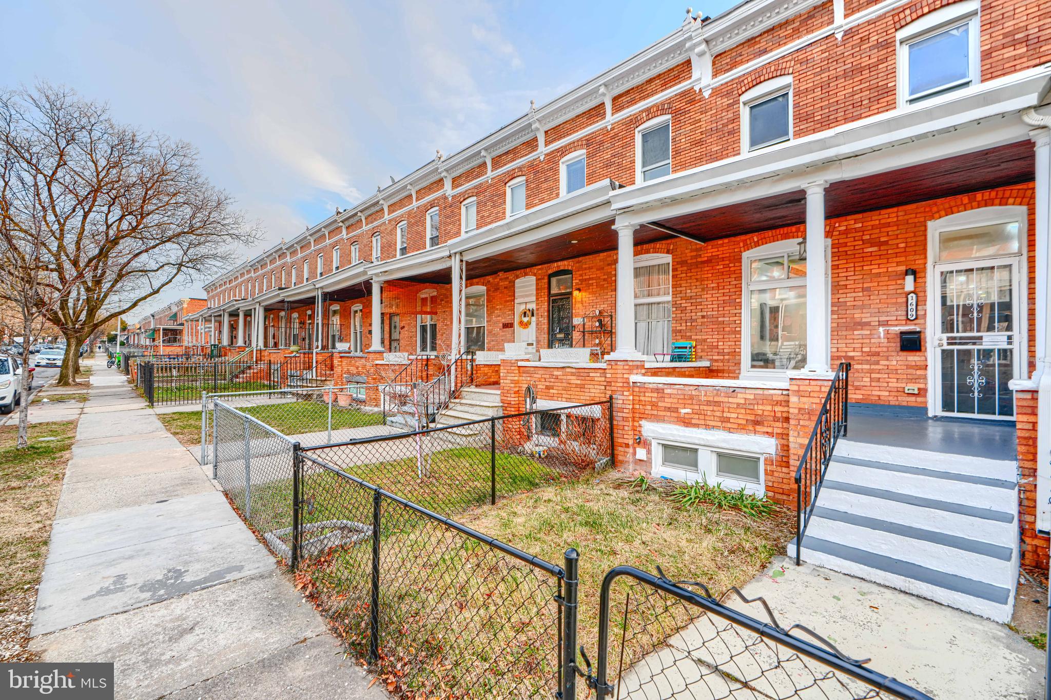 MONTEBELLO LAKE - Residential